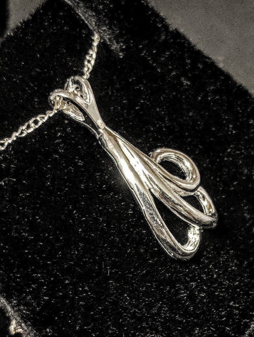 Free Form Pendant with 18