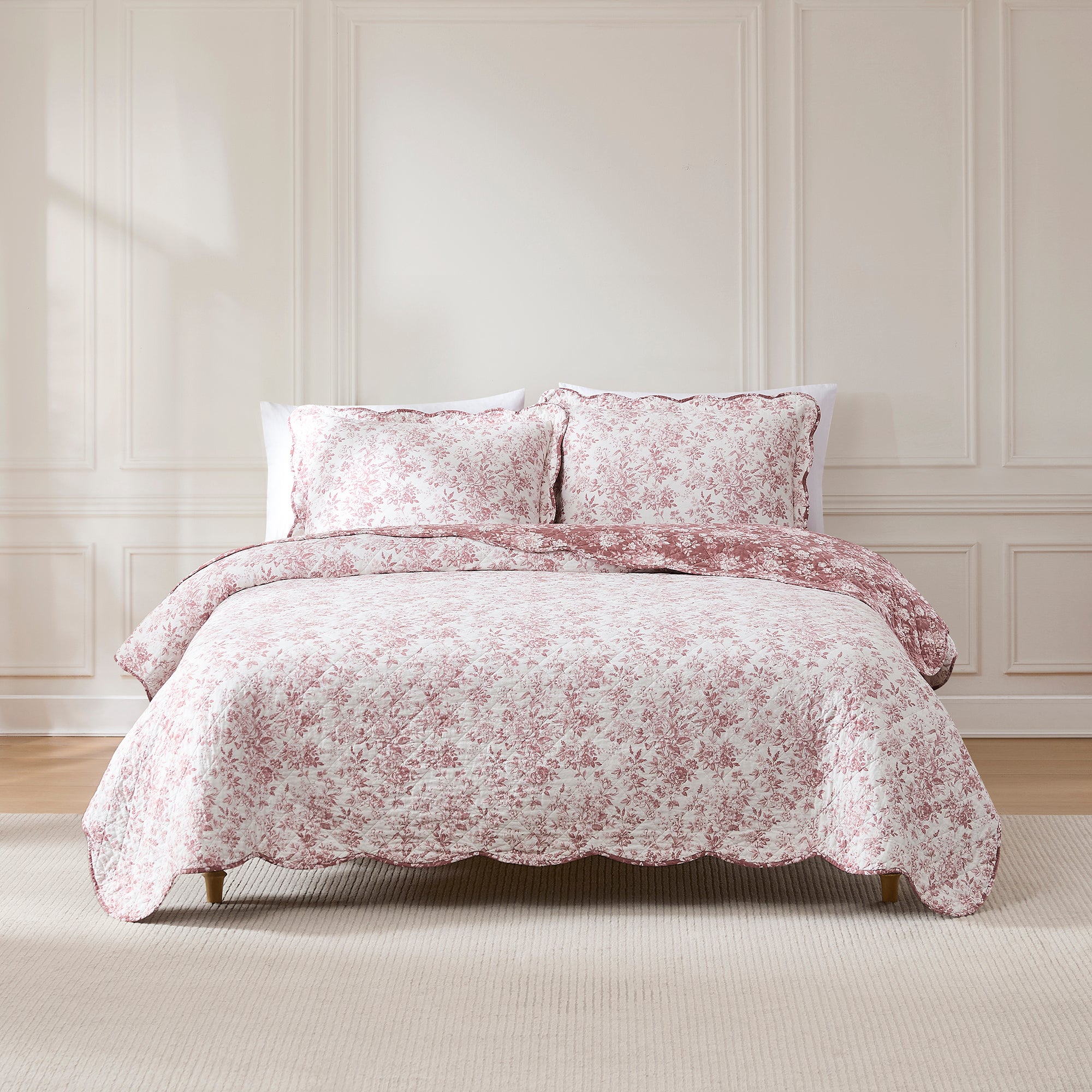 Peony Toile Reversible Cotton Quilt Set - Queen Size Floral Bedding with Matching Pillow Shams - Perfect for Farmhouse, Cottage & Vintage Home Decor