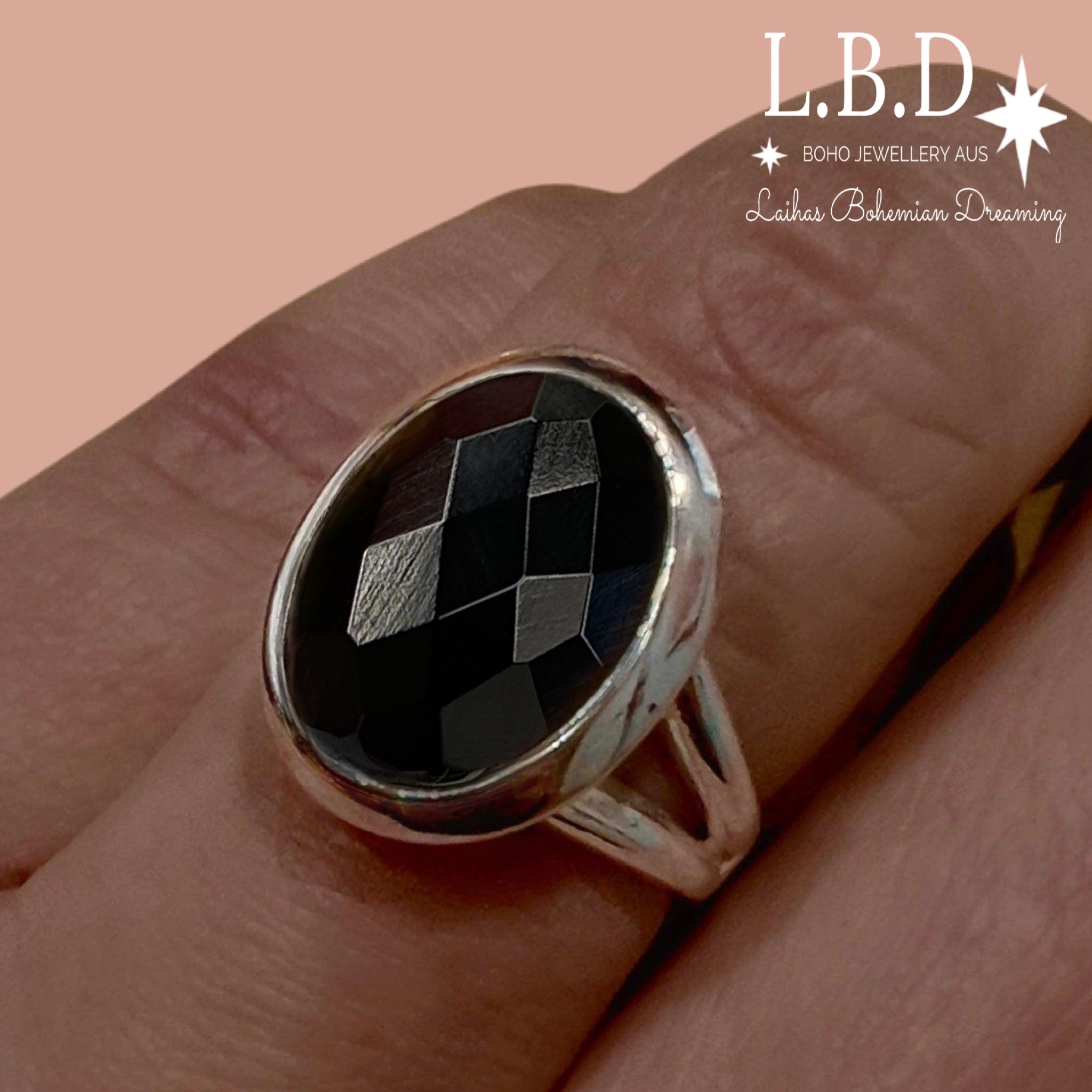 Laihas Iridescent Oval Onyx Ring for Women - Elegant Black Onyx Jewelry - Perfect for Wedding, Party & Evening Wear