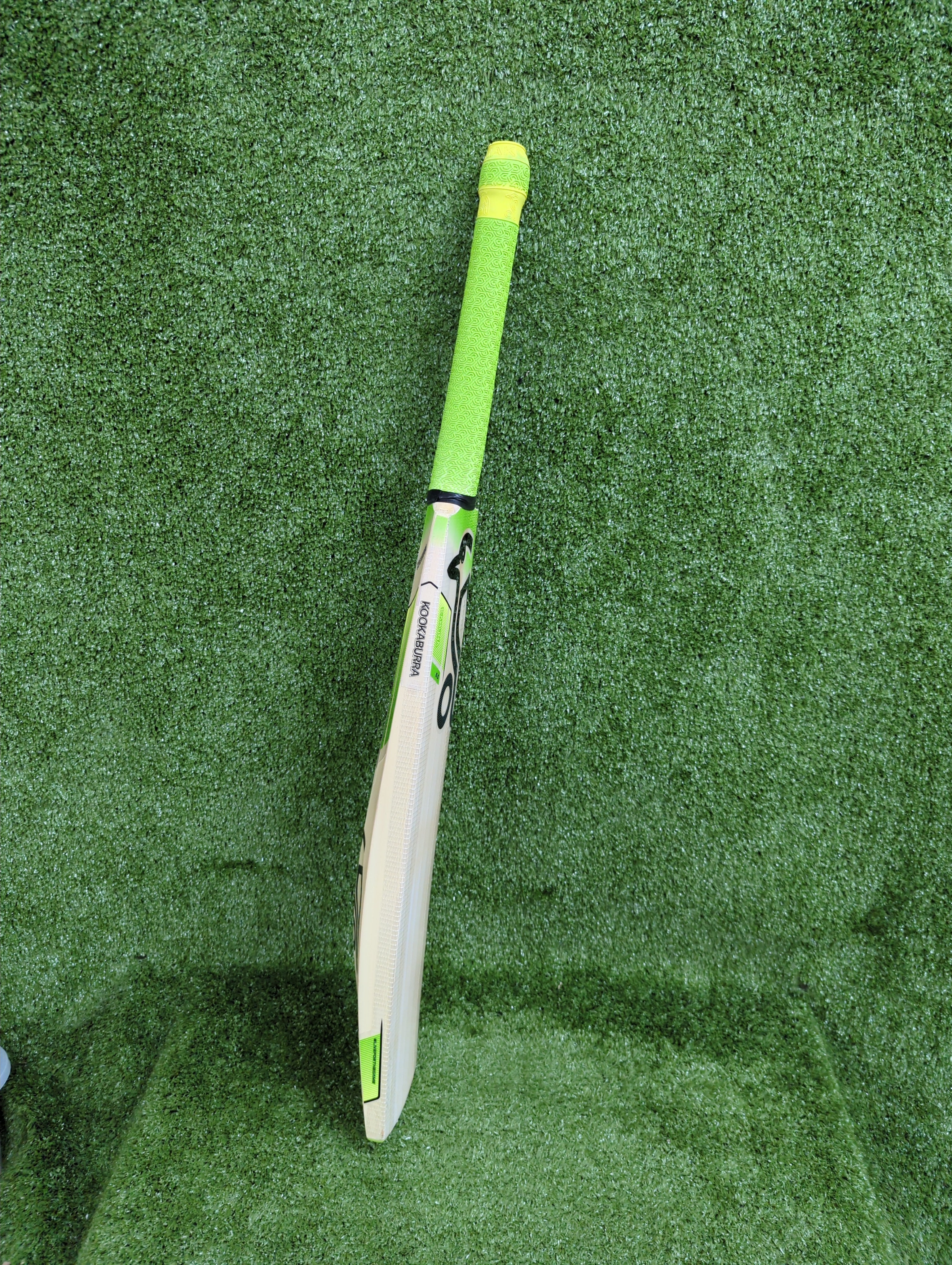 Kookaburra Kahuna 6.5 English Willow Cricket Bat - Premium Harrow Grade for Professional Players | Perfect for Matches & Training Sessions