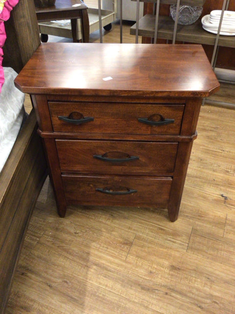 Refurbished Brown Wooden 3-Drawer Nightstand with Minor Scratches - Bedside Table for Bedroom, Living Room, or Dorm - Vintage Style Storage Furniture