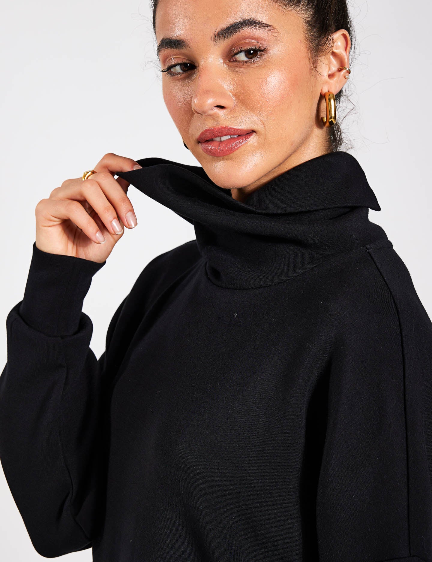 Freya Black Sweatshirt for Women - Cozy & Stylish Pullover for Casual Wear, Lounge & Outfits