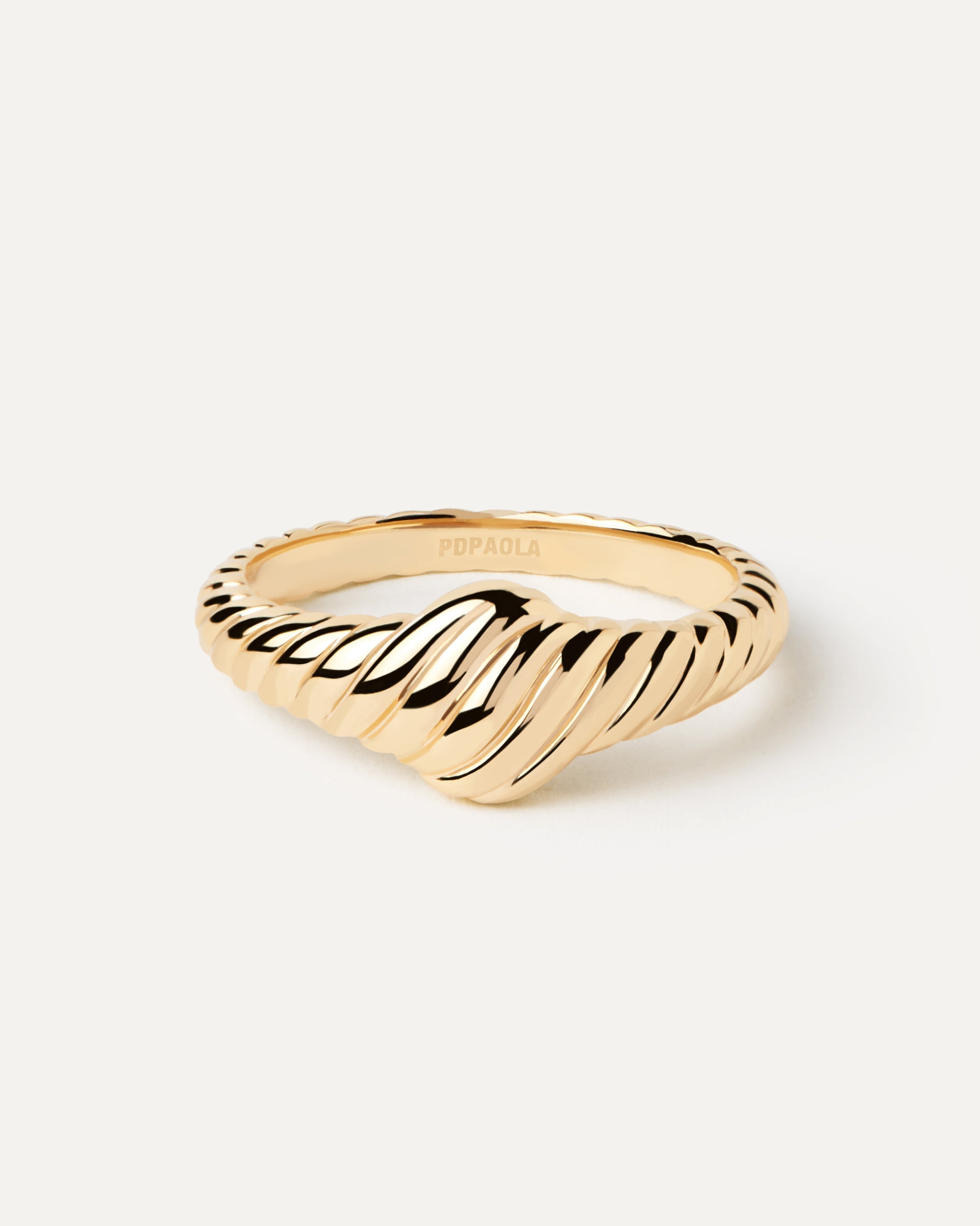 Gold Vicky Stamp Ring for Women - Vintage Engraved Signet Ring - Perfect for Gifts, Weddings & Everyday Elegance