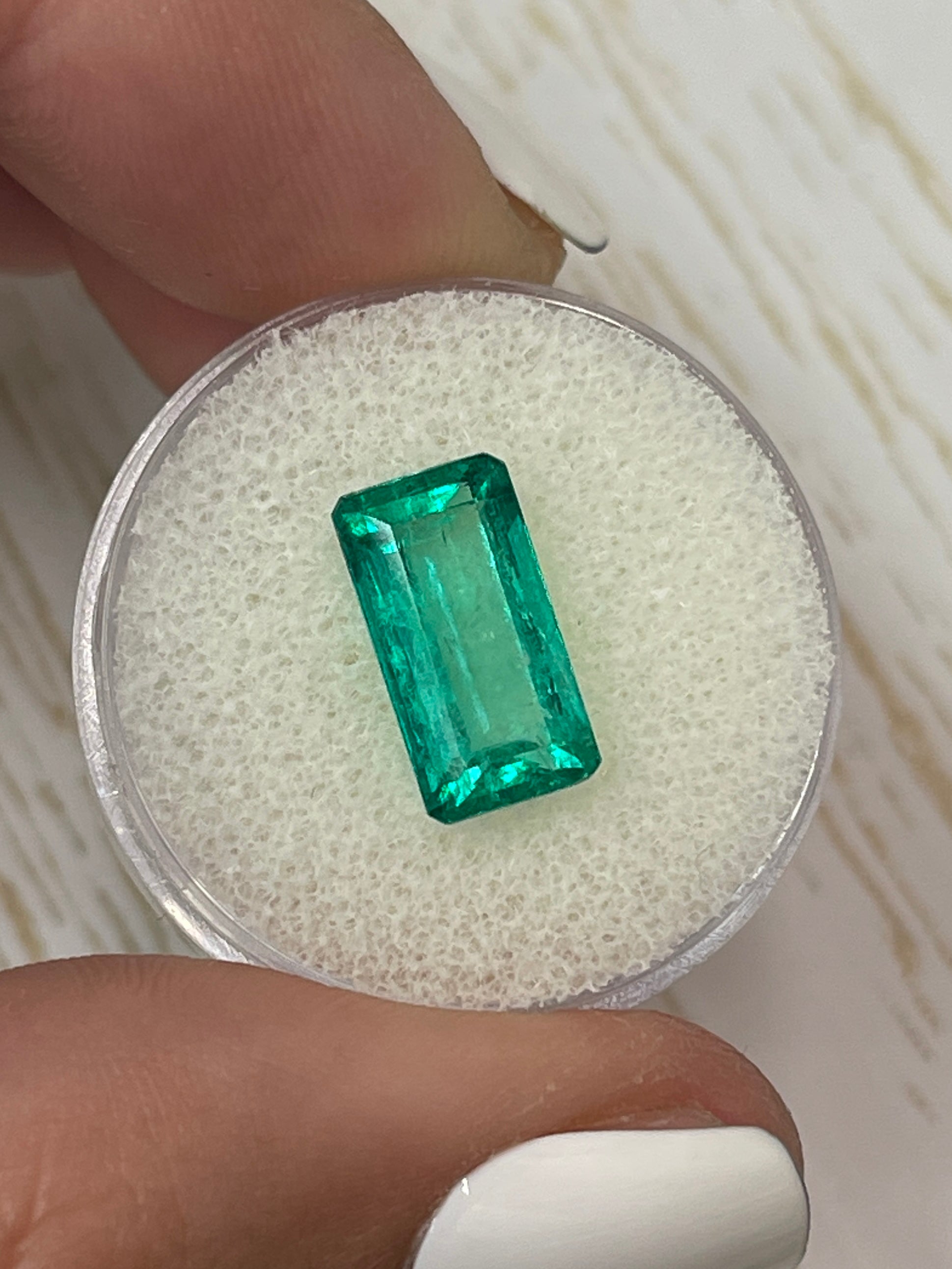 4.26 Carat Vivid Bluish Green Natural Colombian Emerald - 13x7mm Elongated Emerald Cut Loose Gemstone for Jewelry Making & Engagement Rings