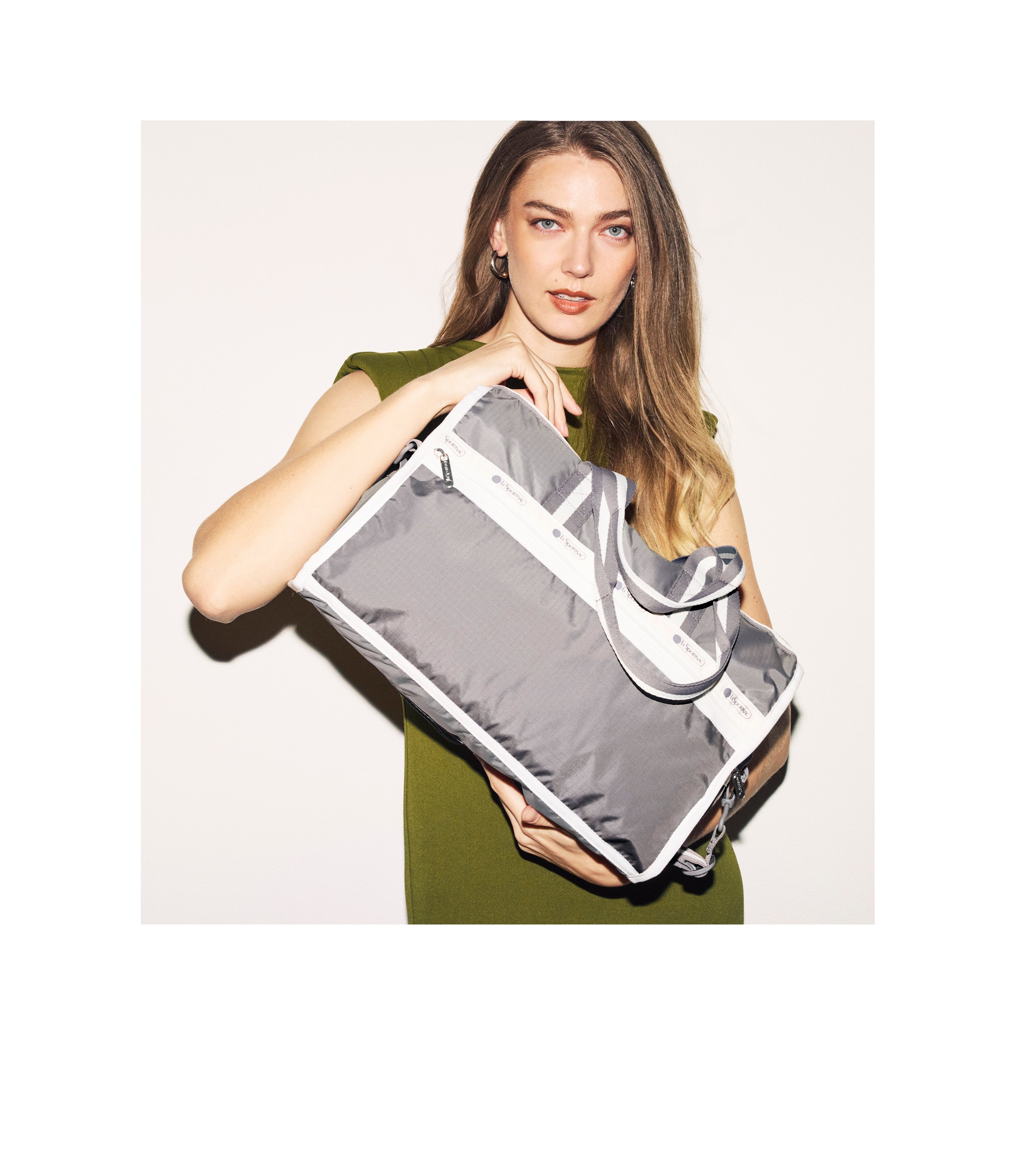 Premium Medium Weekender Travel Bag - Durable & Stylish Carry-On for Weekend Getaways, Business Trips, and Gym Essentials