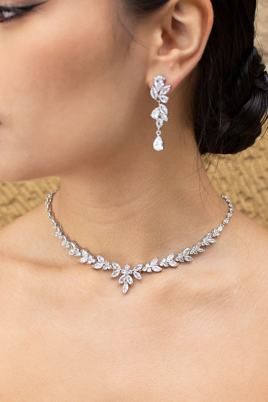 Courtney Statement Crystal Bridal Necklace - Elegant Wedding Jewelry for Bride, Bridesmaids & Formal Events | Perfect for Weddings, Prom & Special Occasions