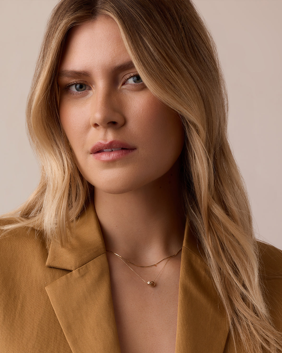 Diamond Bond Interlocking Rose Necklace - Elegant 14K Gold Plated Rose Pendant for Women | Perfect Gift for Anniversary, Valentine's Day & Romantic Occasions