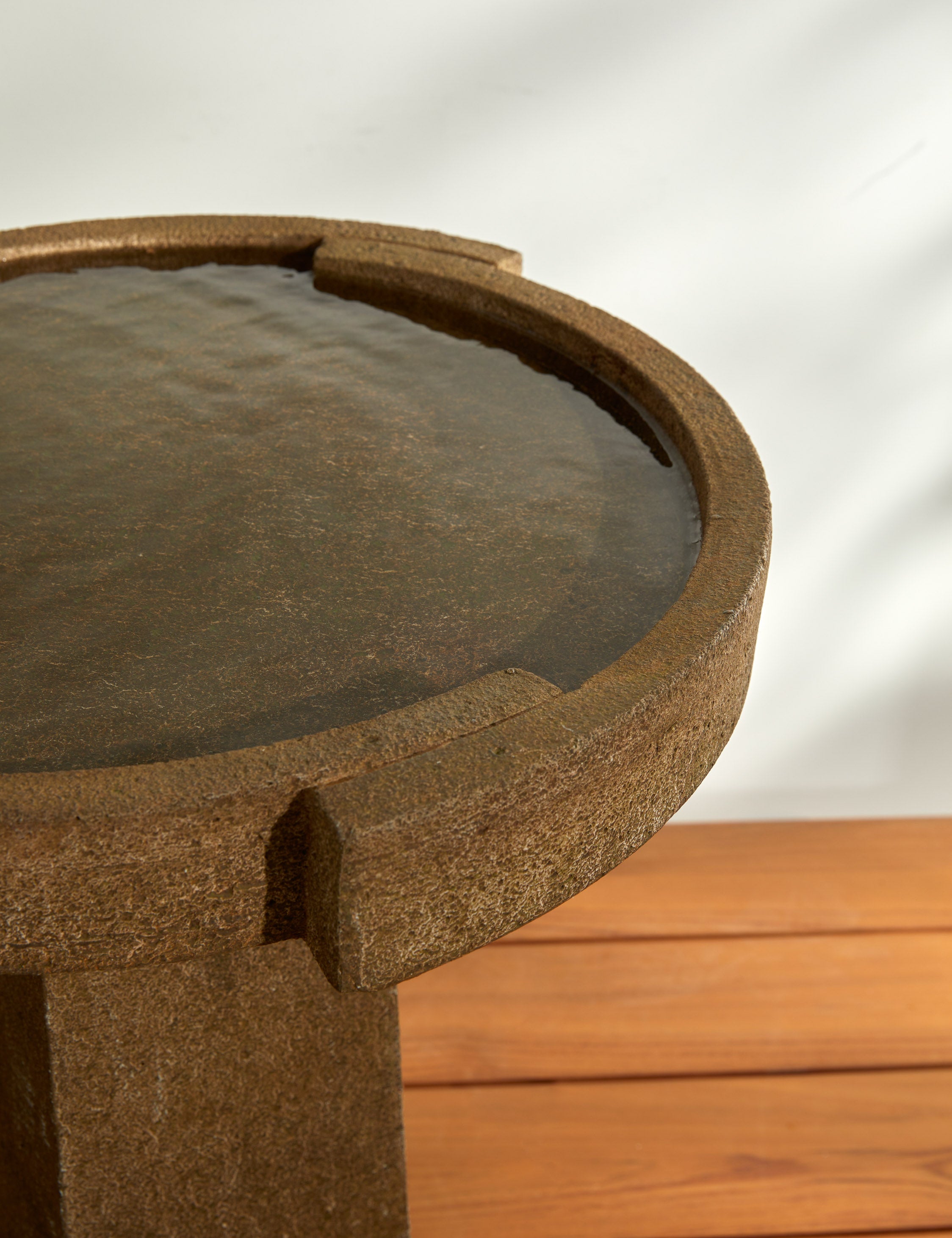 Campania International Modern Bird Bath - Elegant Garden Decor for Outdoor Bird Watching & Relaxation