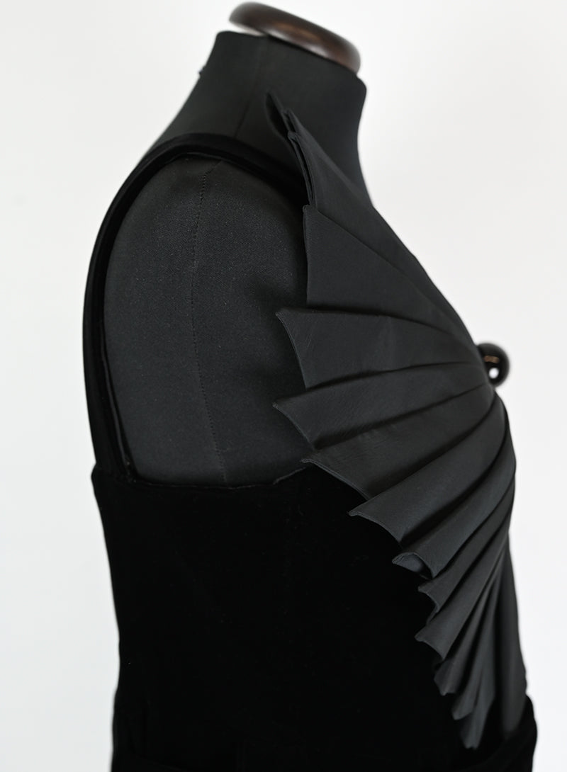 Giorgio Armani Black Velvet Dress Size 44 | Elegant Evening Gown for Parties & Special Occasions
