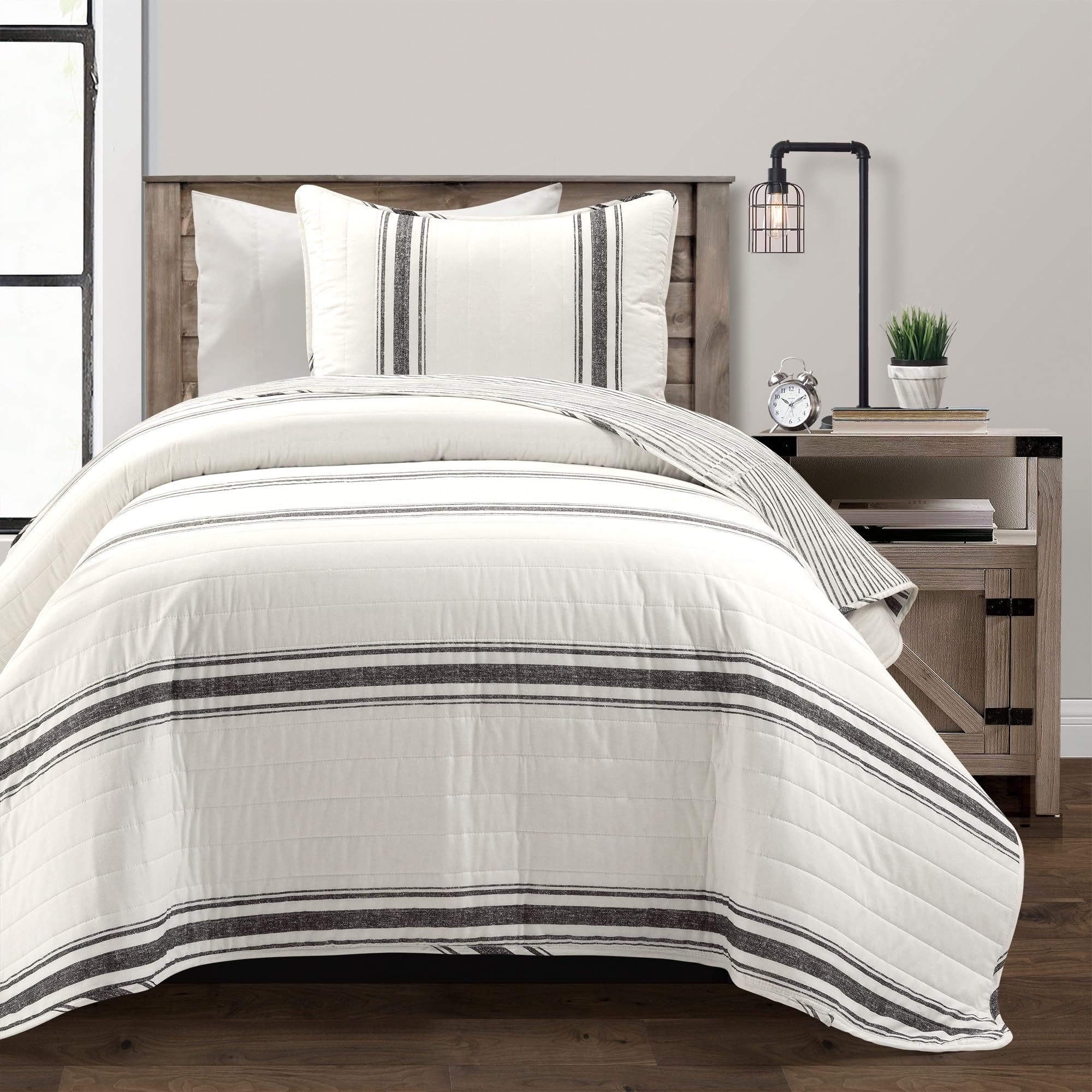 Lush Decor Farmhouse Stripe Reversible Quilt Set - 2 Piece Twin XL Bedding Set in Black - Striped Quilt for Kids, Teens & Dorm Room Decor - Modern Farmhouse Style Bedroom Decor - Perfect for Cozy Sleepovers & Guest Rooms
