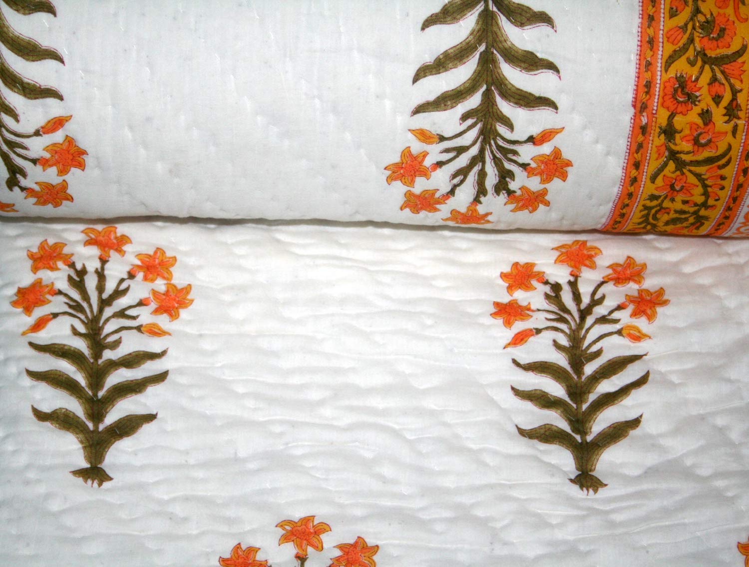 Tulip Floral Bedspread - Soft, Breathable Summer Quilt Coverlet in Orange & White - Twin, Queen, King Sizes (90x108 Inch) - Perfect for Bedroom Decor, Guest Rooms & Seasonal Home Refresh
