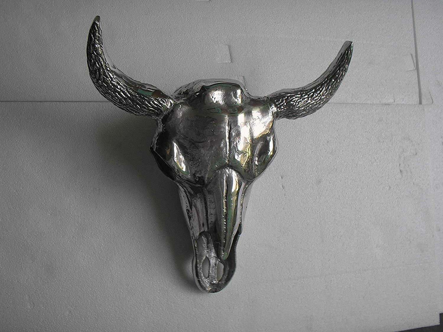 Large Metal Wall Mount Bull Head Sculpture - Faux Skull Bison Head Figurine for Home, Office & Restaurant Decor | Western Rustic Decor, Man Cave & Hunting Lodge Wall Art