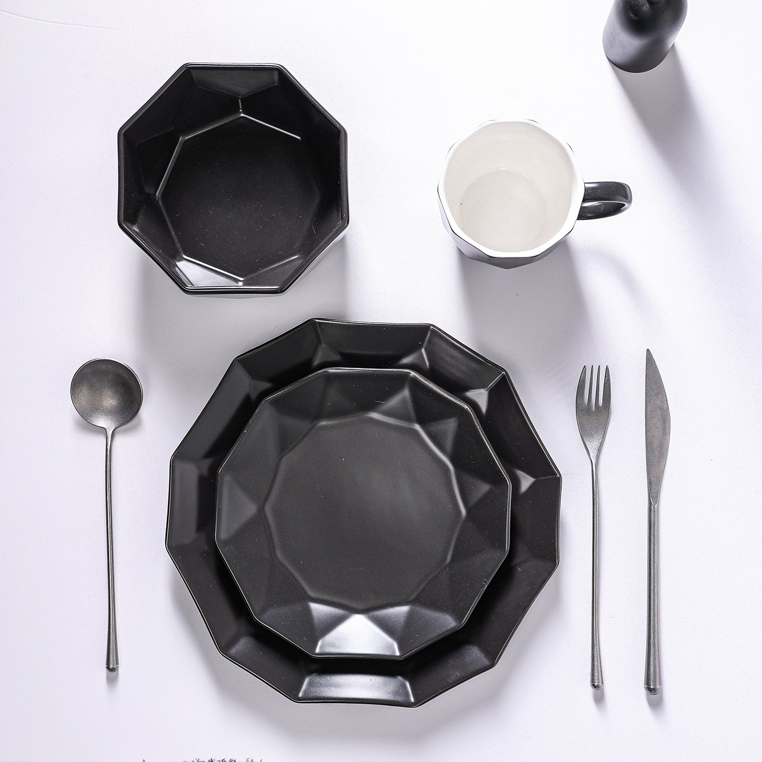 Premium Jamie Porcelain Dinnerware Set - Elegant Black 12-Piece Tableware for Formal Dining, Dinner Parties & Home Decor
