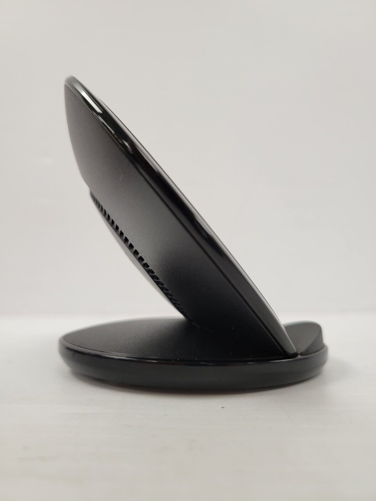 Samsung EP-NG930 Fast Wireless Charger Pad - Qi Certified for iPhone 15/14/13, Galaxy S23/S22, AirPods - Perfect for Home, Office & Nightstand Charging