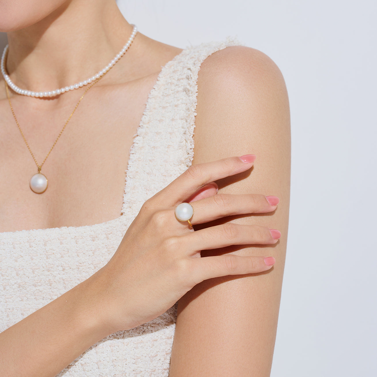 18K Gold Mabe Pearl Ring KR00075 | Elegant Dome Pearl Jewelry for Women, Perfect for Weddings, Anniversaries & Special Occasions