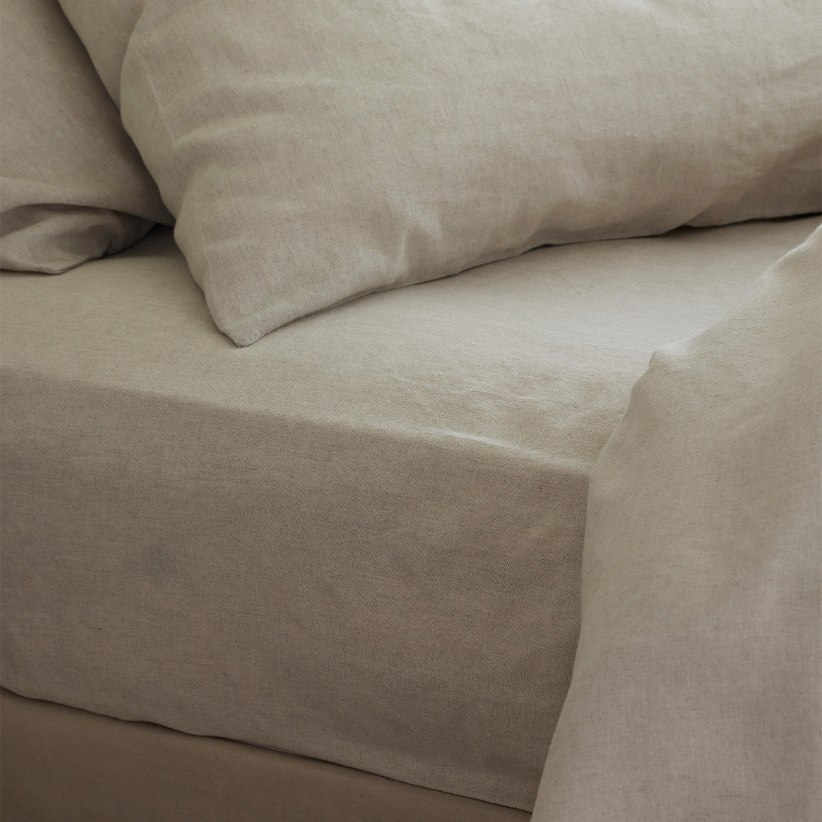 Premium Oatmeal Linen Blend Fitted Sheet - Soft, Breathable & Wrinkle-Resistant Queen Size Bed Sheet for Comfortable Sleep - Perfect for Master Bedroom, Guest Room & Vacation Homes