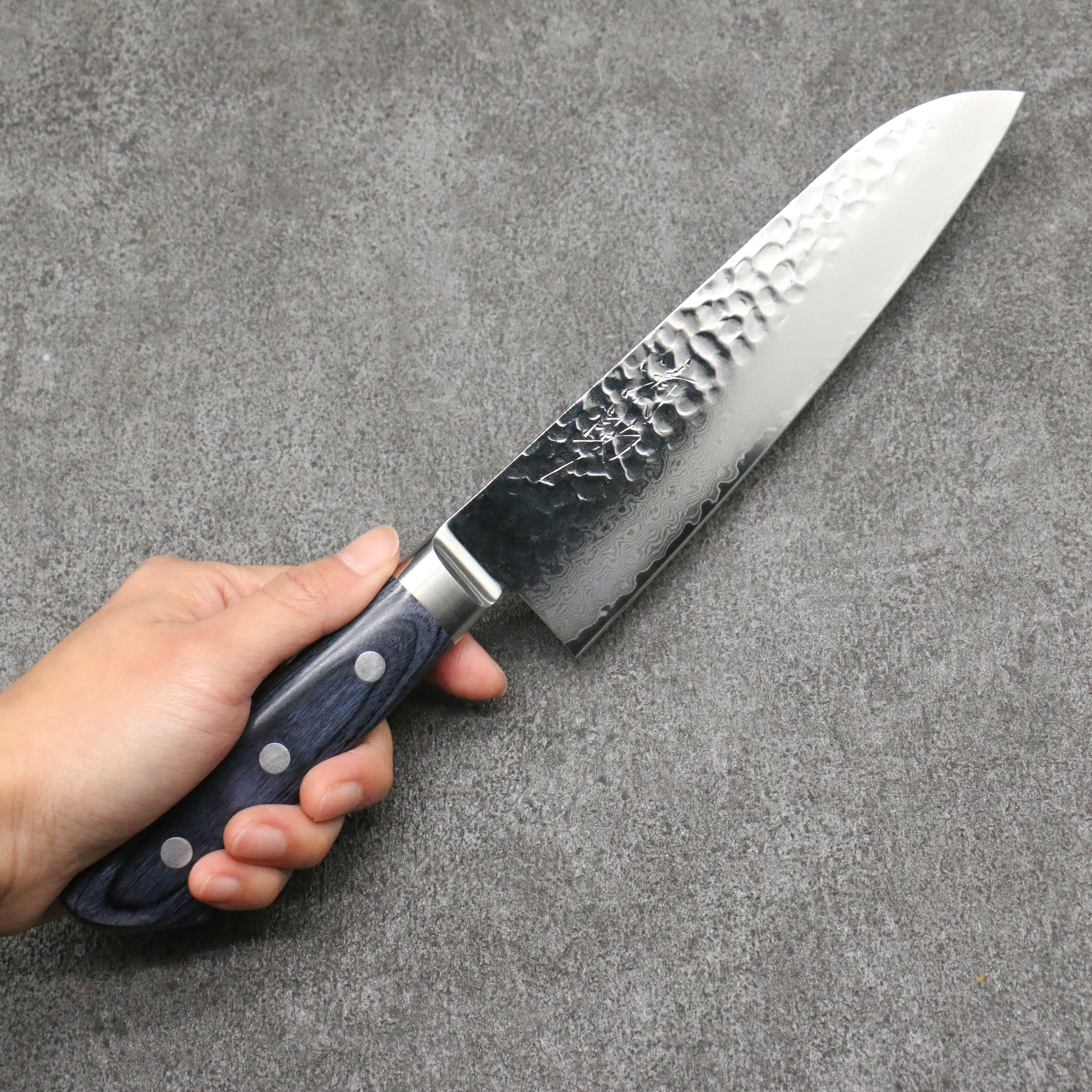 Premium Seisuke Seiun VG10 33-Layer Damascus Santoku Knife 180mm - Navy Blue Pakkawood Handle - Japanese Kitchen Knife for Slicing, Dicing & Chopping Vegetables, Meat & Fish