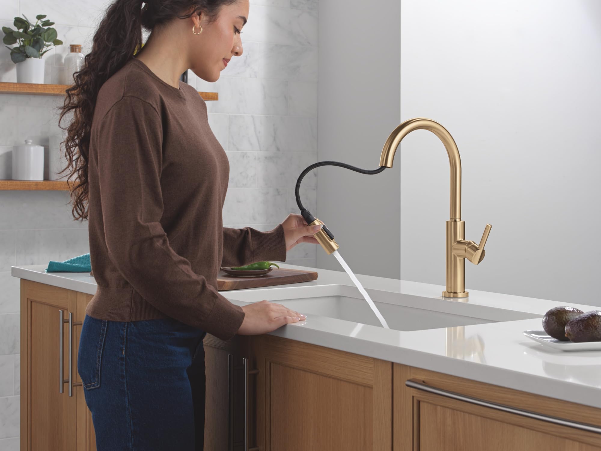Delta Nicoli Single-Hole Pull-Down Kitchen Faucet with Sprayer - Champagne Gold/Bronze Finish (Model 19867LF-CZ) - Modern Design for Sink, Dishwashing & Food Prep
