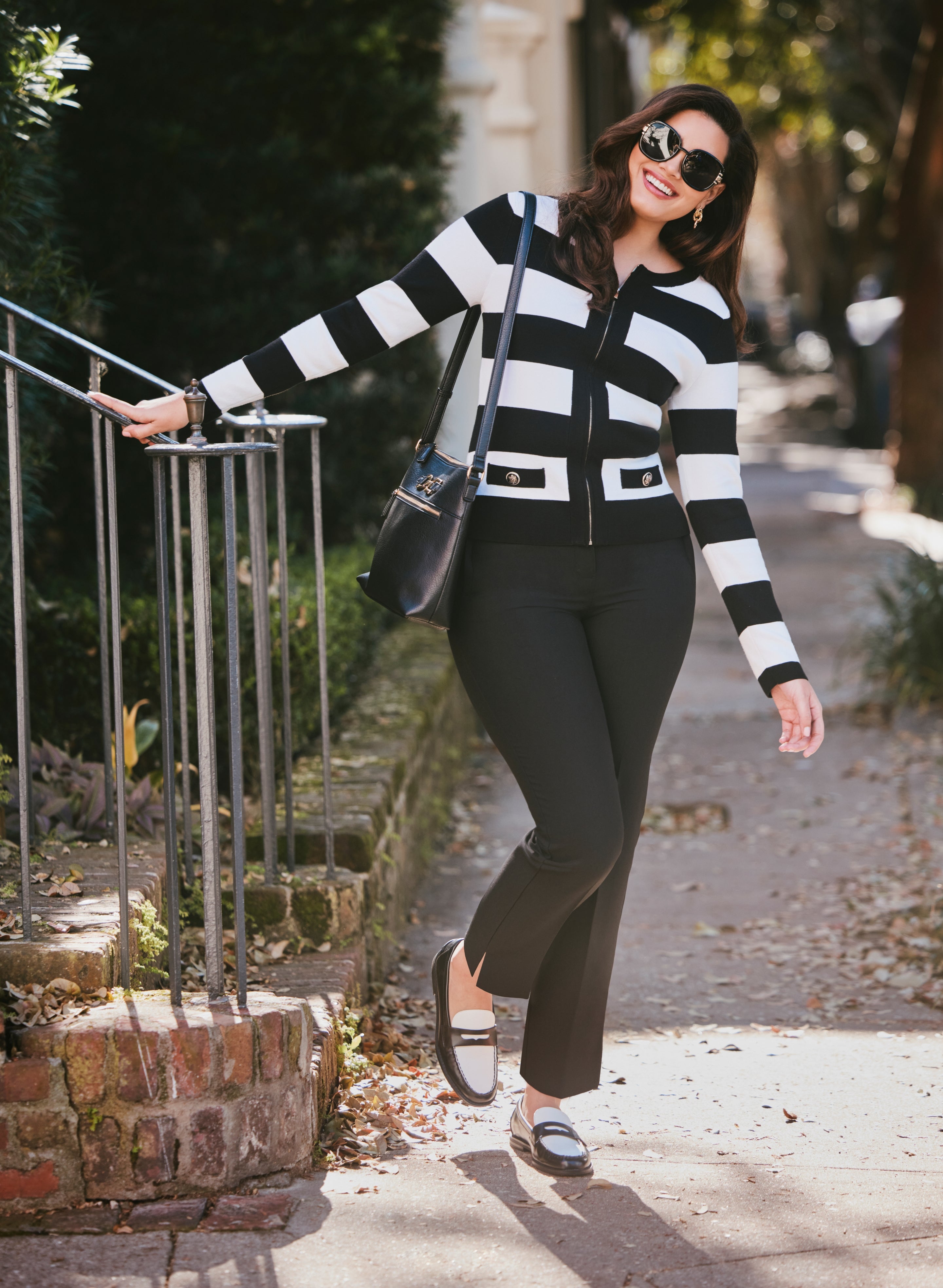 Stylish Contrasting Stripes T-Shirt for Men & Women | Trendy Casual Wear for Everyday Outfits & Street Fashion
