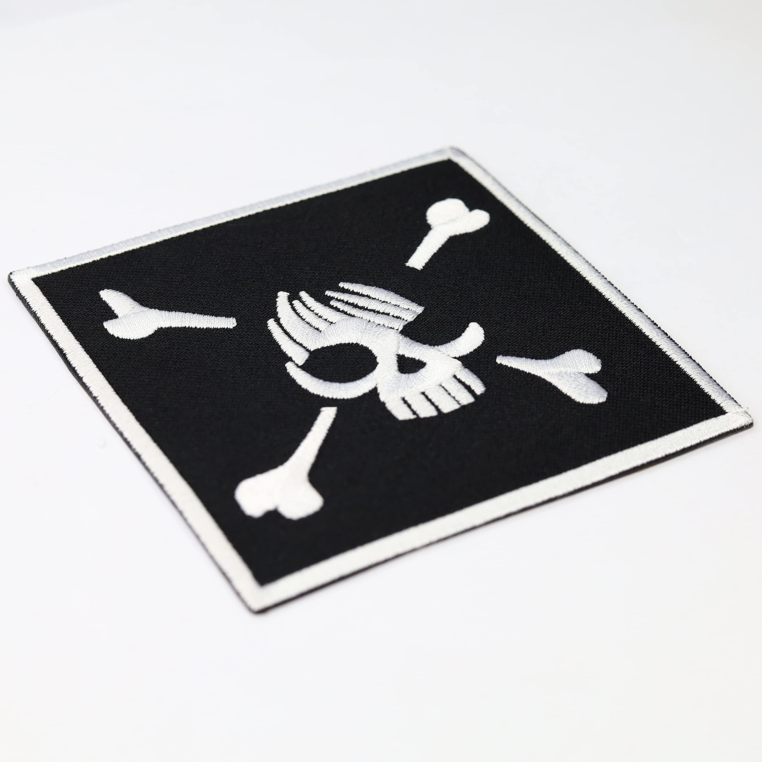 JOLLY ROGER PIRATE Skull Iron-On Patch - Pirates of The Caribbean Inspired Embroidered Badge for Jackets, Hats & Backpacks - Perfect for Halloween Costumes & Pirate Theme Parties
