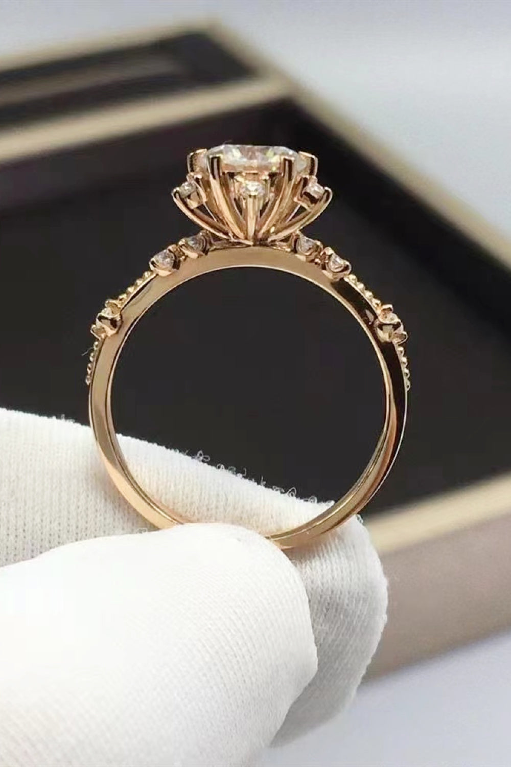 1 Carat Moissanite 6 Prong Engagement Ring - Durable & Sparkling Wedding Band for Women - Perfect for Proposals, Anniversaries, and Everyday Elegance