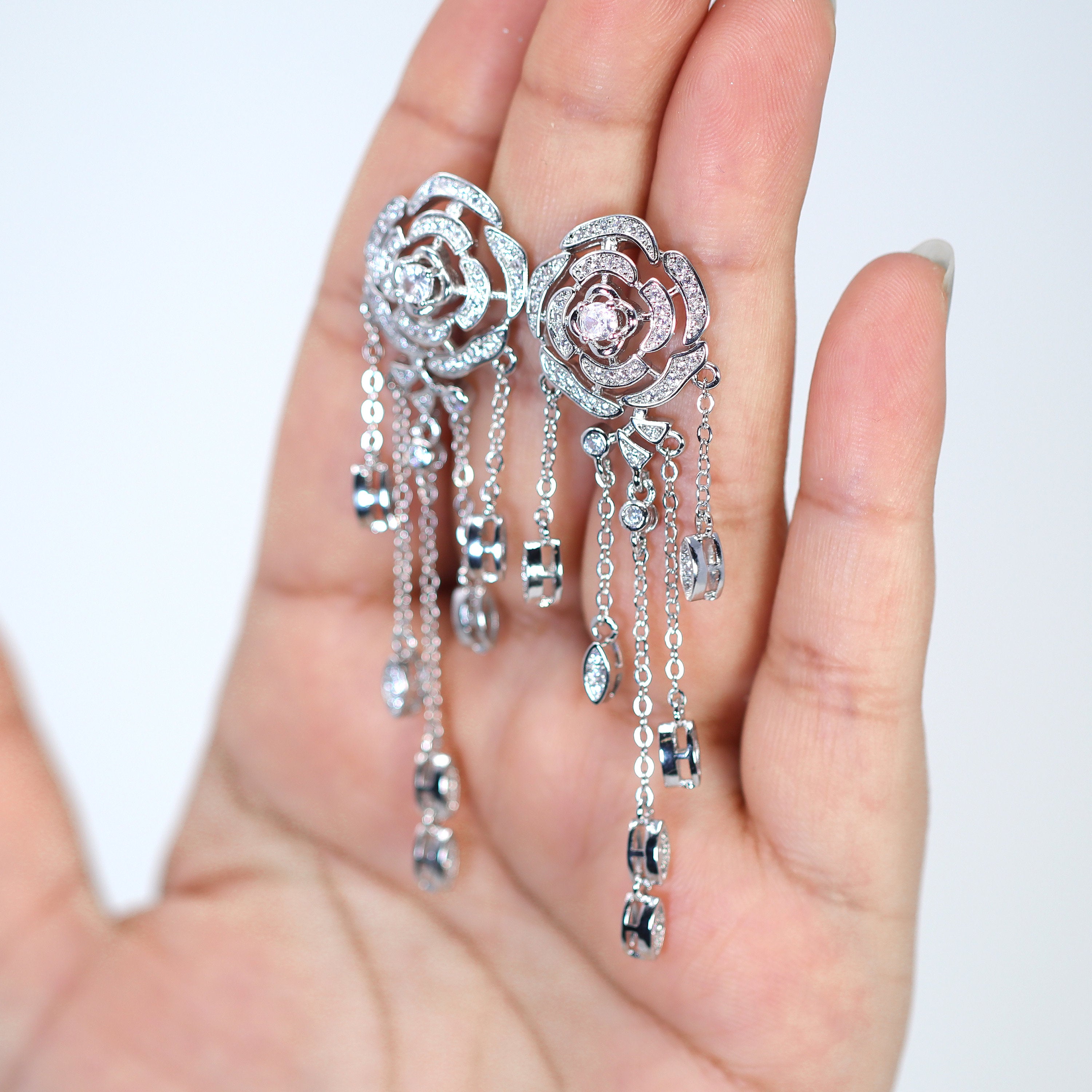 Swarovski Crystal Silver Rose Chandelier Necklace Set for Brides - Elegant Wedding Jewelry with Droplet Pendant, Statement Necklace for Women, Perfect for Weddings, Prom, Evening Gala & Special Occasions