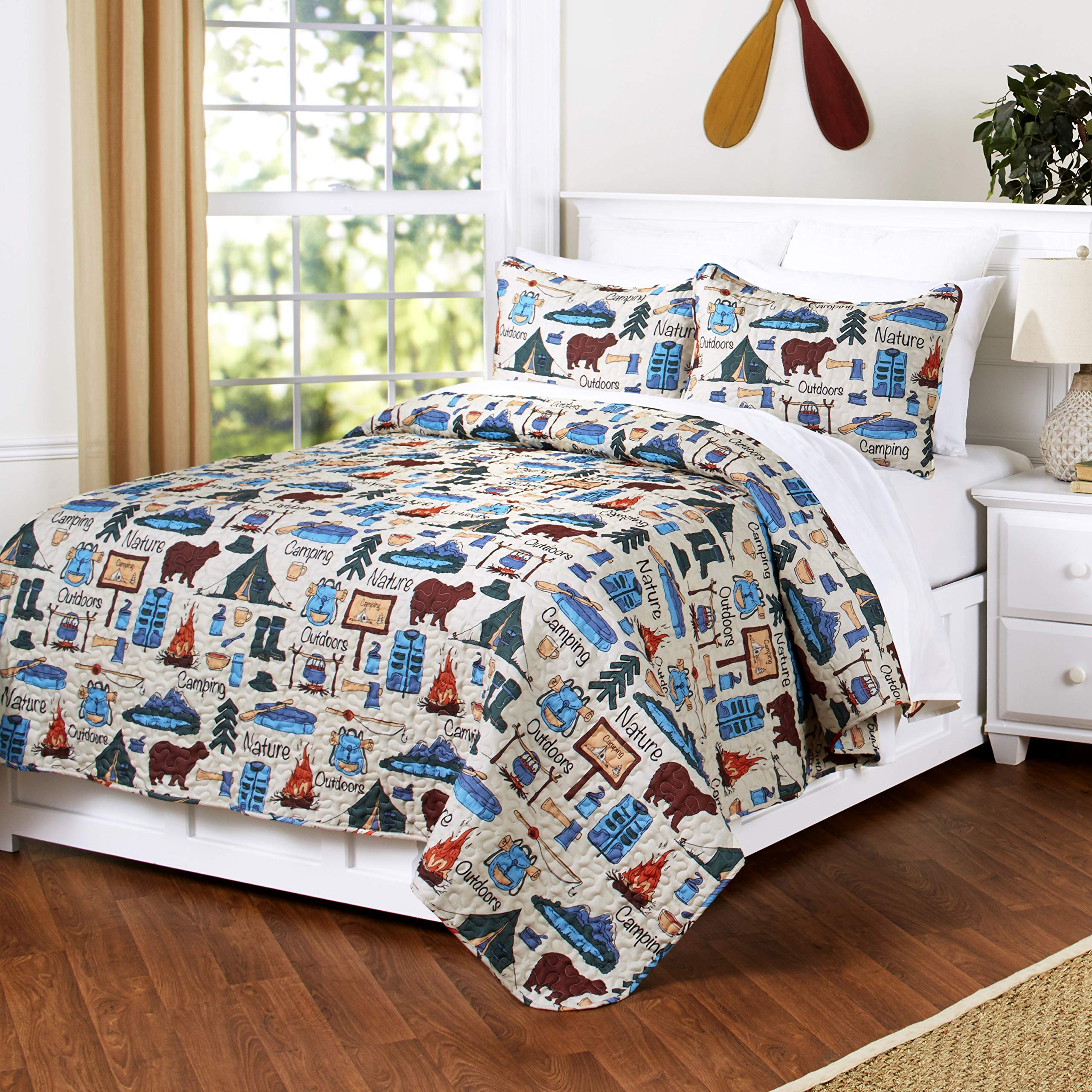 Vintage Camping Print Quilt Set - 3-Piece Full Size Bedding with Retro Outdoor Design | Perfect for Cozy Cabins, RV Trips & Glamping Adventures