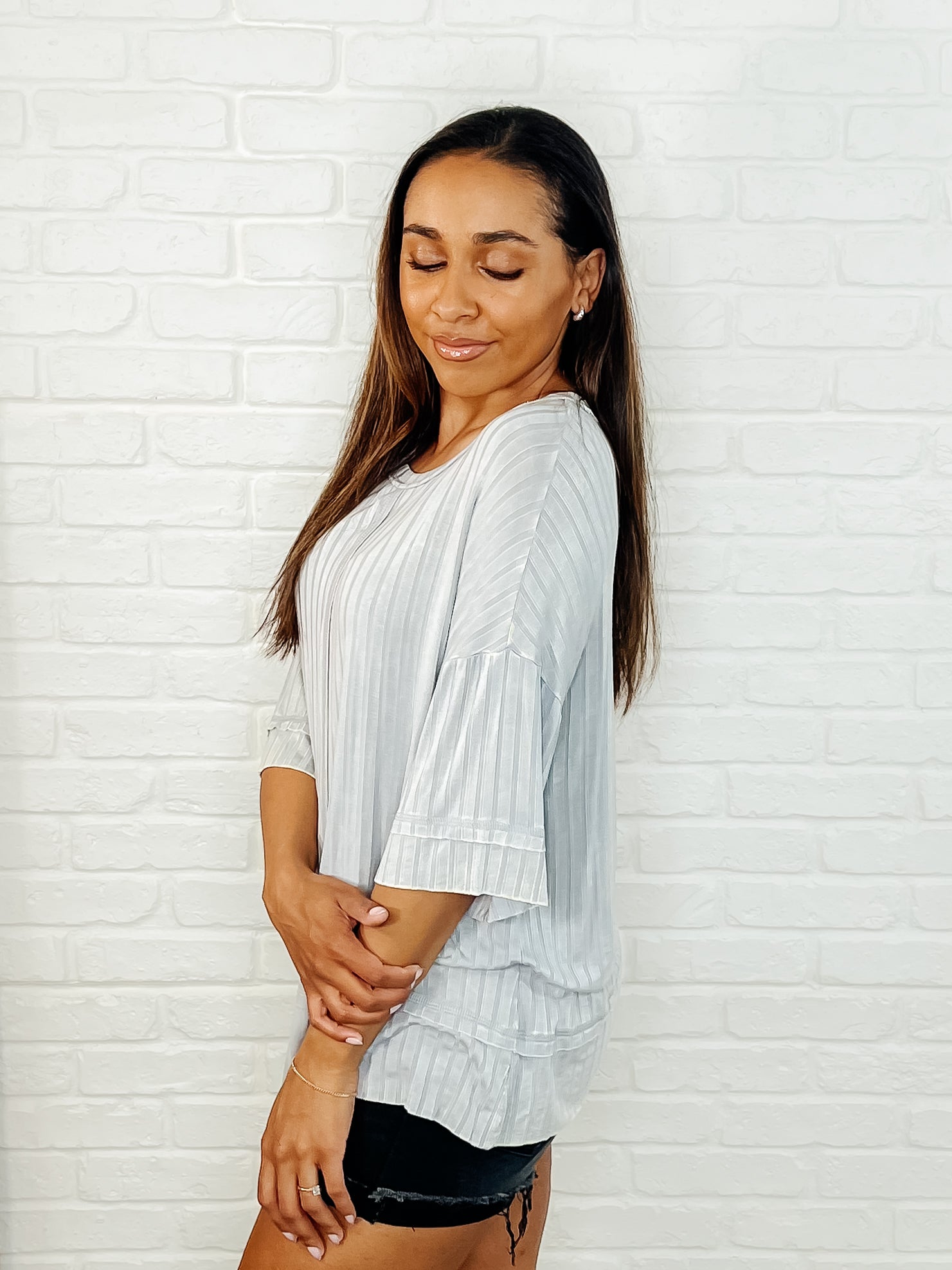 Oversized Basic Top in Light Grey - Loose Fit Casual T-Shirt for Women | Perfect for Everyday Wear, Layering & Relaxing
