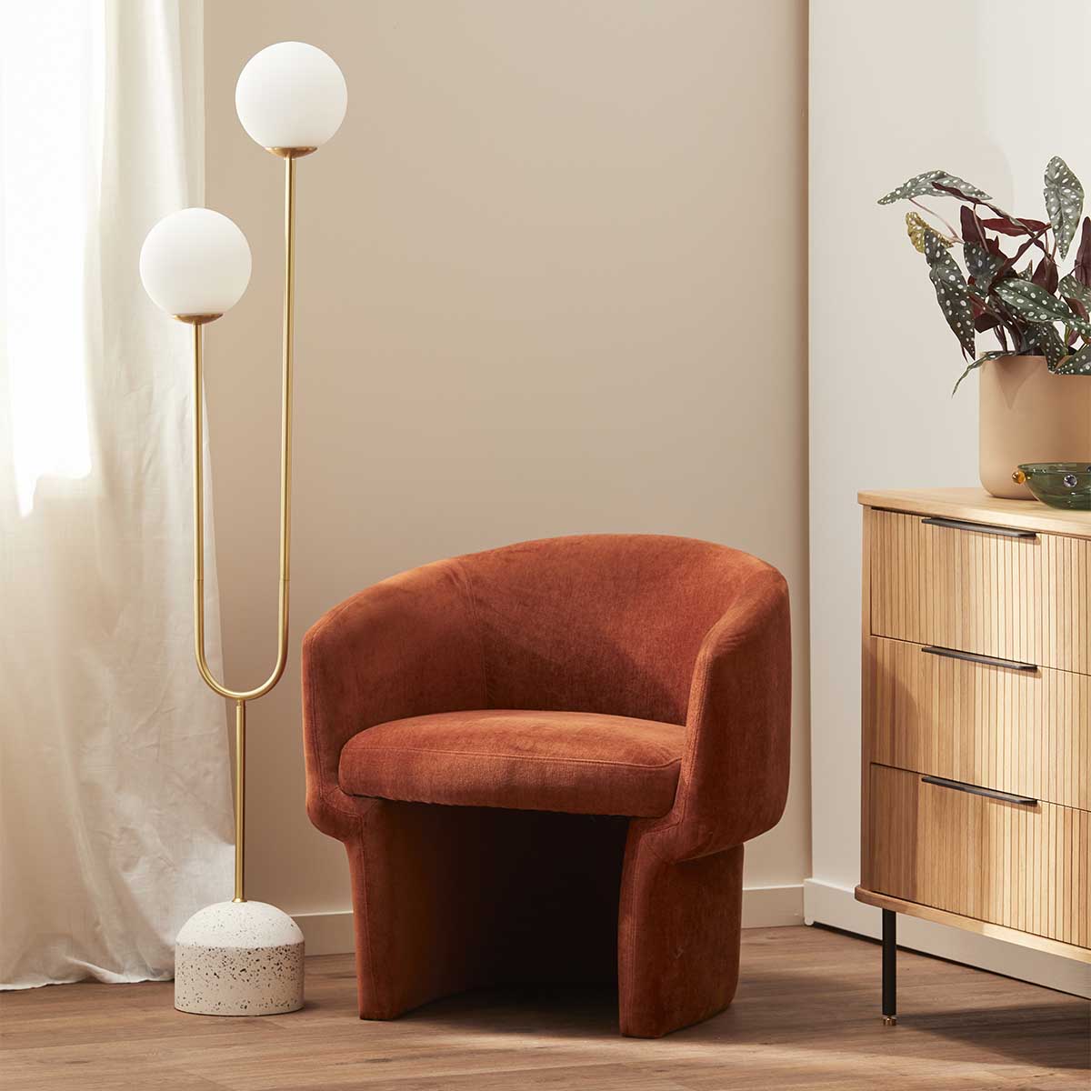 Adele Velvet Armchair - Modern Velvet Upholstered Accent Chair for Living Room, Bedroom & Office - Soft & Comfortable Lounge Chair with Sturdy Metal Legs - Perfect for Home Decor & Relaxation