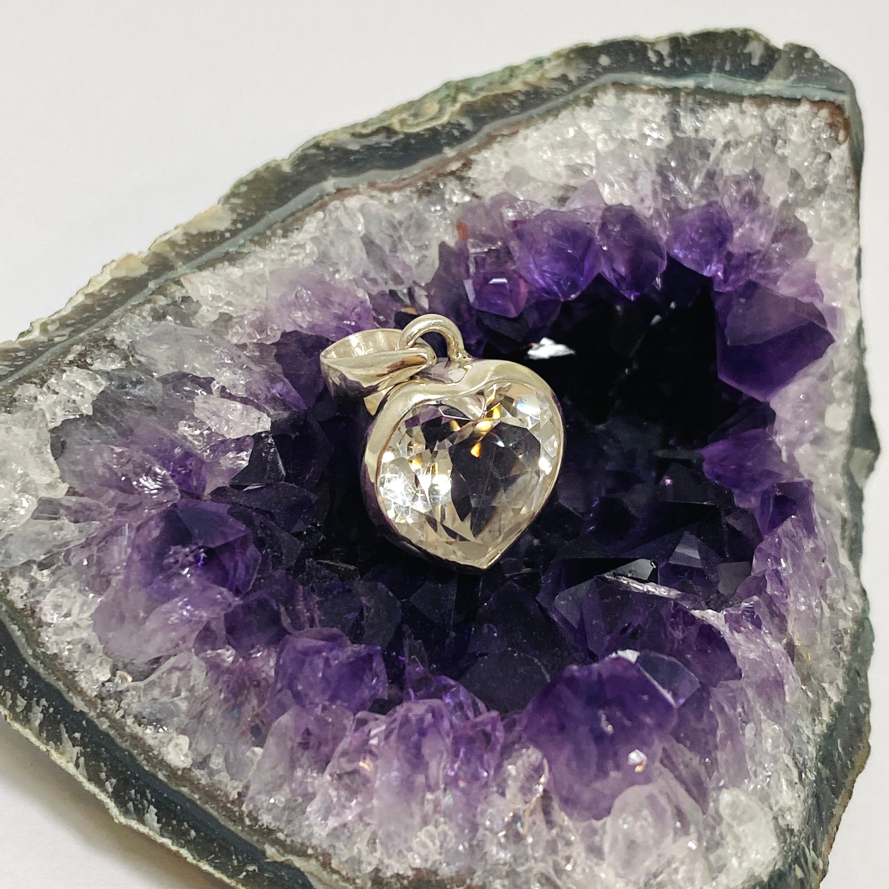 Natural Clear Quartz Heart Faceted Pendant Necklace PPGJ806 - Elegant Healing Crystal Jewelry for Meditation, Gifts & Spiritual Energy