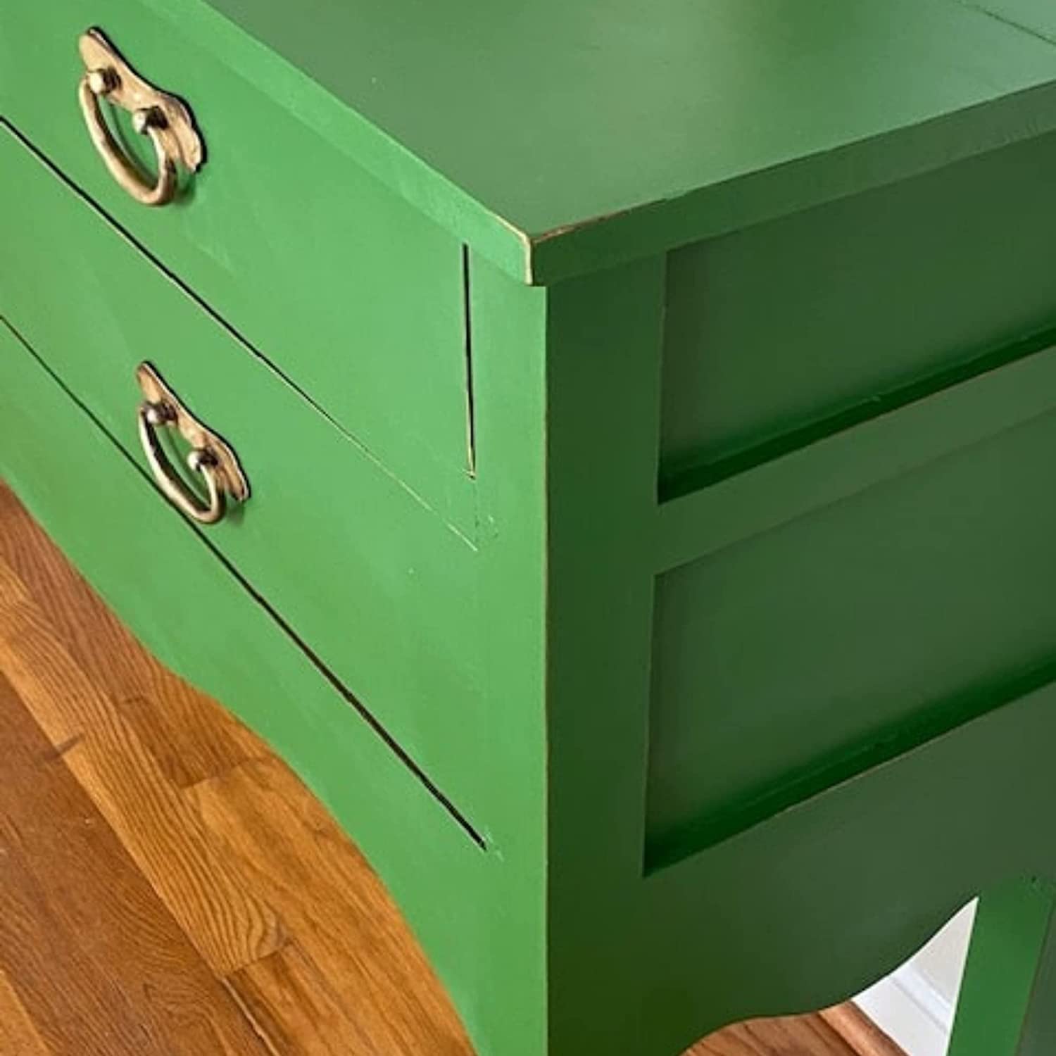 Dixie Belle Chalk Mineral Paint - Matte Bold Green Evergreen (32oz) | DIY Furniture Paint for Tables, Chairs & Cabinets | Eco-Friendly, Non-Toxic Chalk Finish Paint for Home Decor & Upcycling Projects