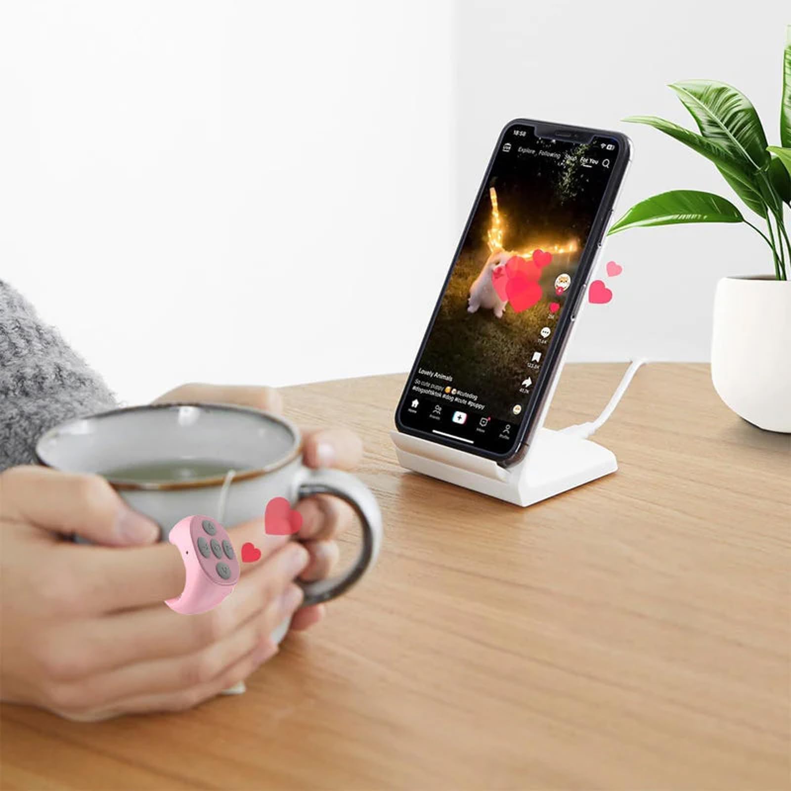Wireless Bluetooth Page Turner Ring - Rechargeable Finger Remote Control for Smartphones & Tablets - Hands-Free Video Scrolling, App Control, Camera Shutter - Perfect for Presentations, Online Teaching & Social Media (Black with Charging Cable)
