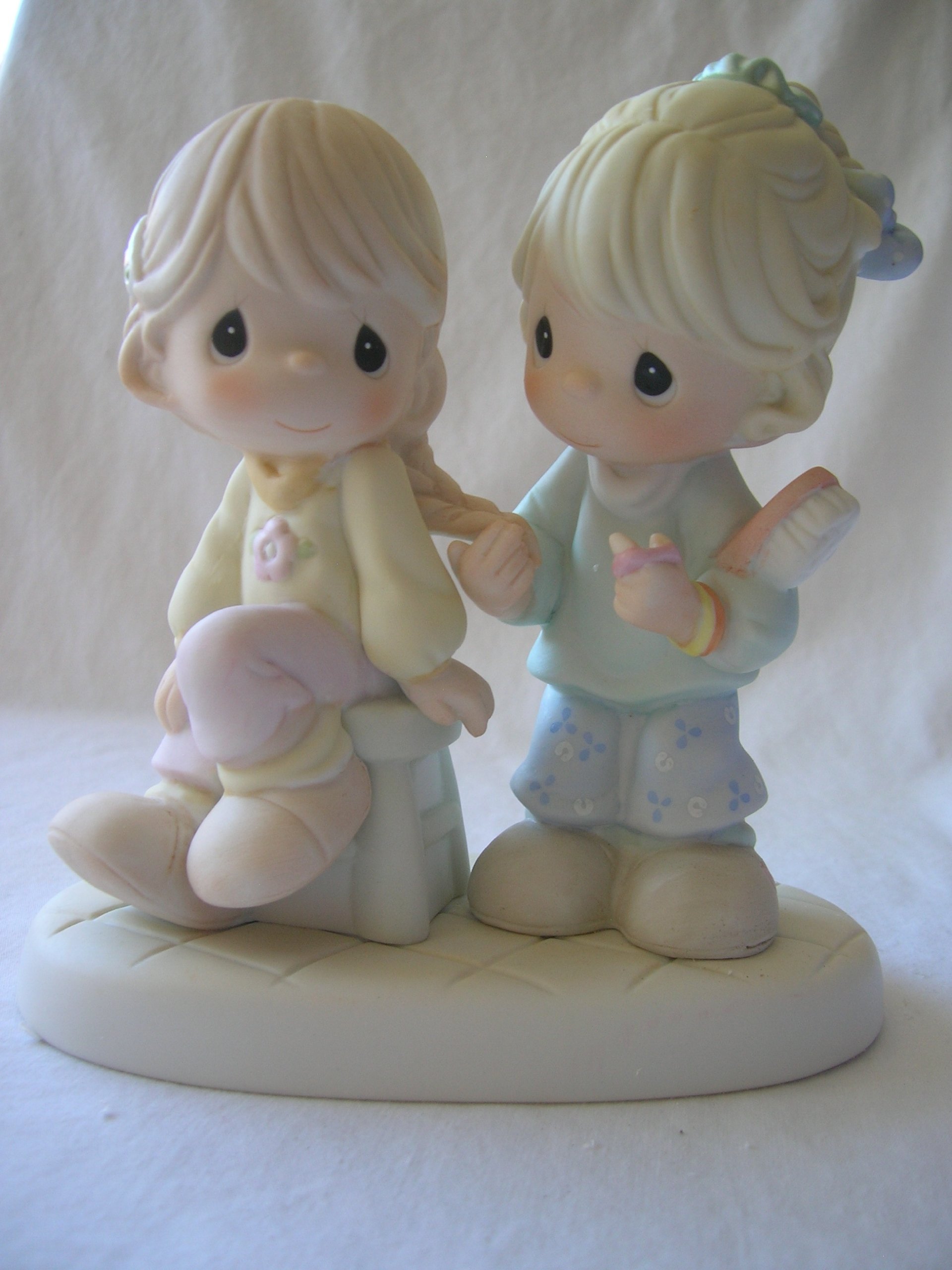 Precious Moments 'Friends to the Very End' Retired Collectible Figurine 0000571 - Perfect Gift for Anniversaries, Birthdays & Home Decor