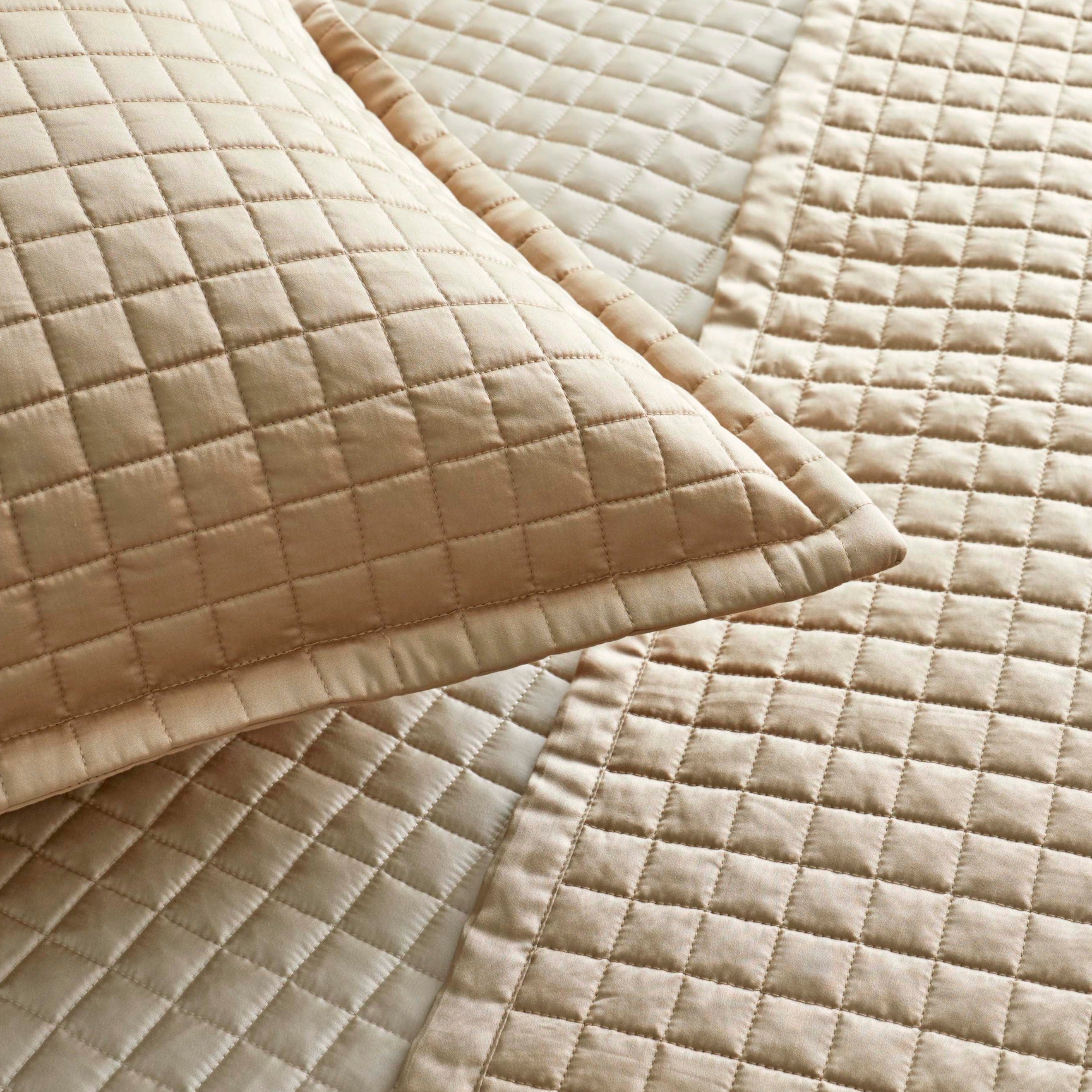 Ready to Bed 2.0 Quilted Coverlet - Soft & Breathable Bedspread for All Seasons | Perfect for Bedroom Decor, Guest Rooms & Cozy Nights