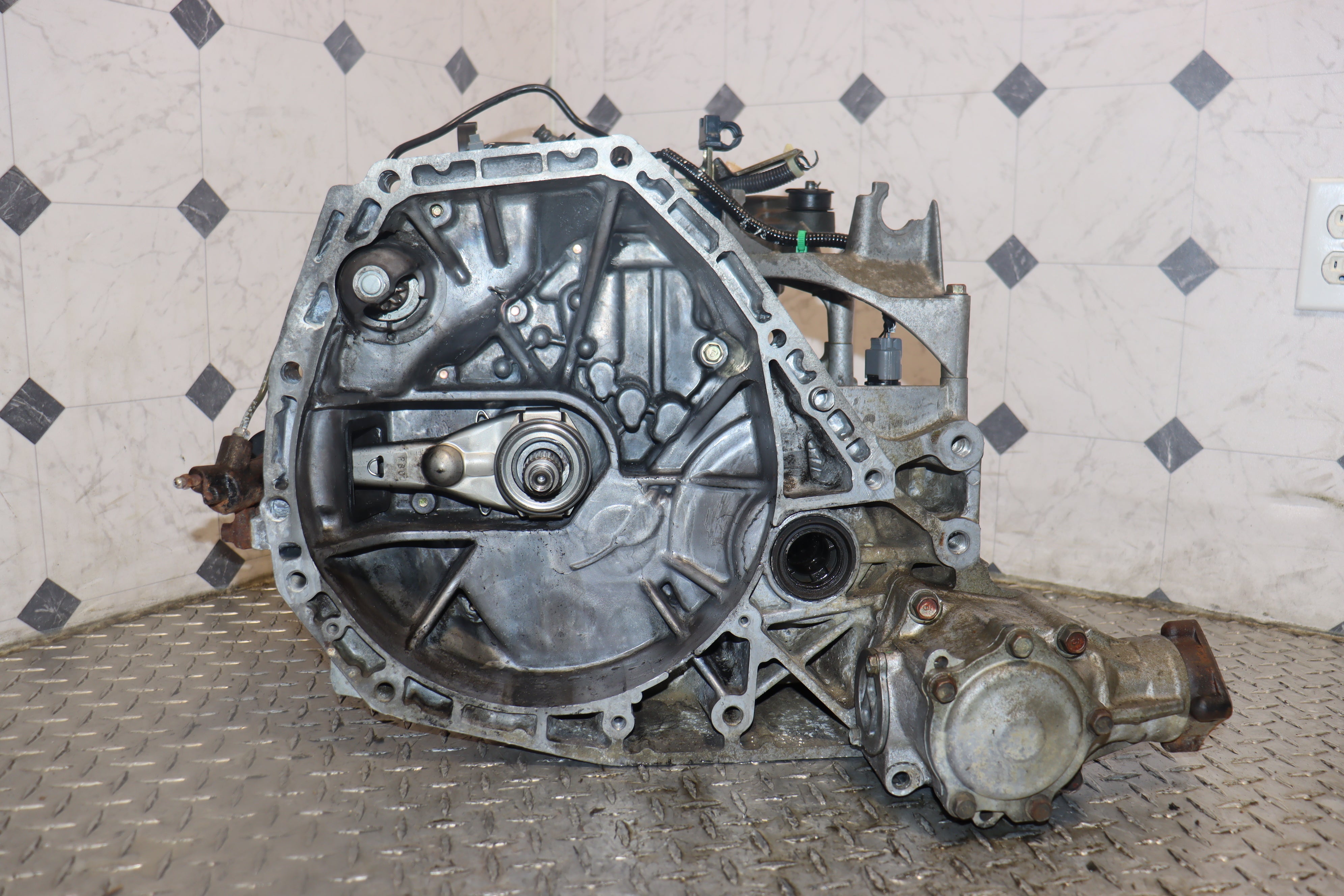 JDM B20B Manual Transmission for 1997-2001 Honda CR-V 2.0L Engine - Perfect for Honda CR-V Transmission Replacement & Performance Upgrades