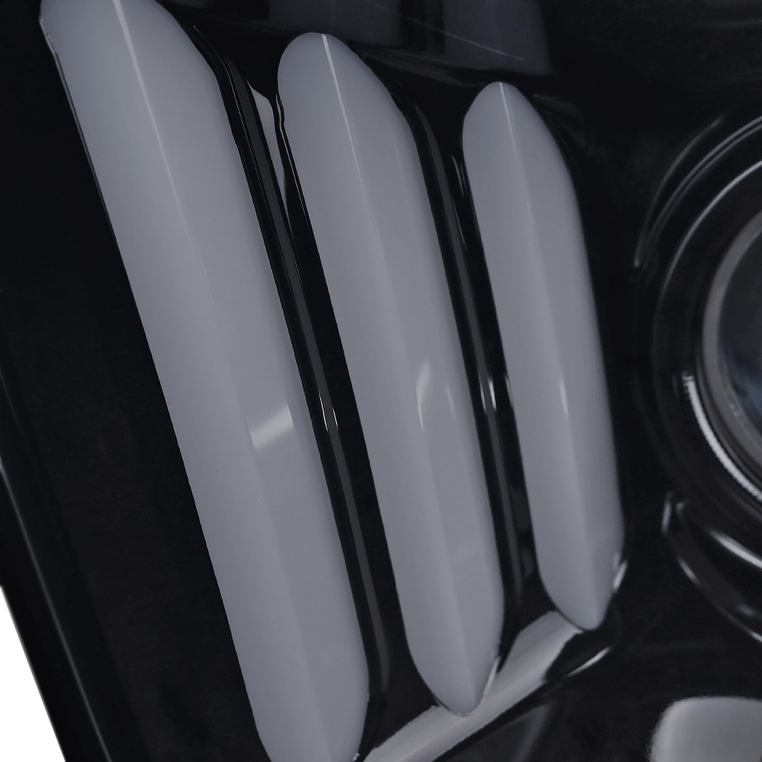 Spec-D Tuning Smoke Projector Headlights for 2005-2009 Ford Mustang - Left & Right Pair Headlamp Assembly - Upgrade Your Ride with Stylish Nighttime Visibility