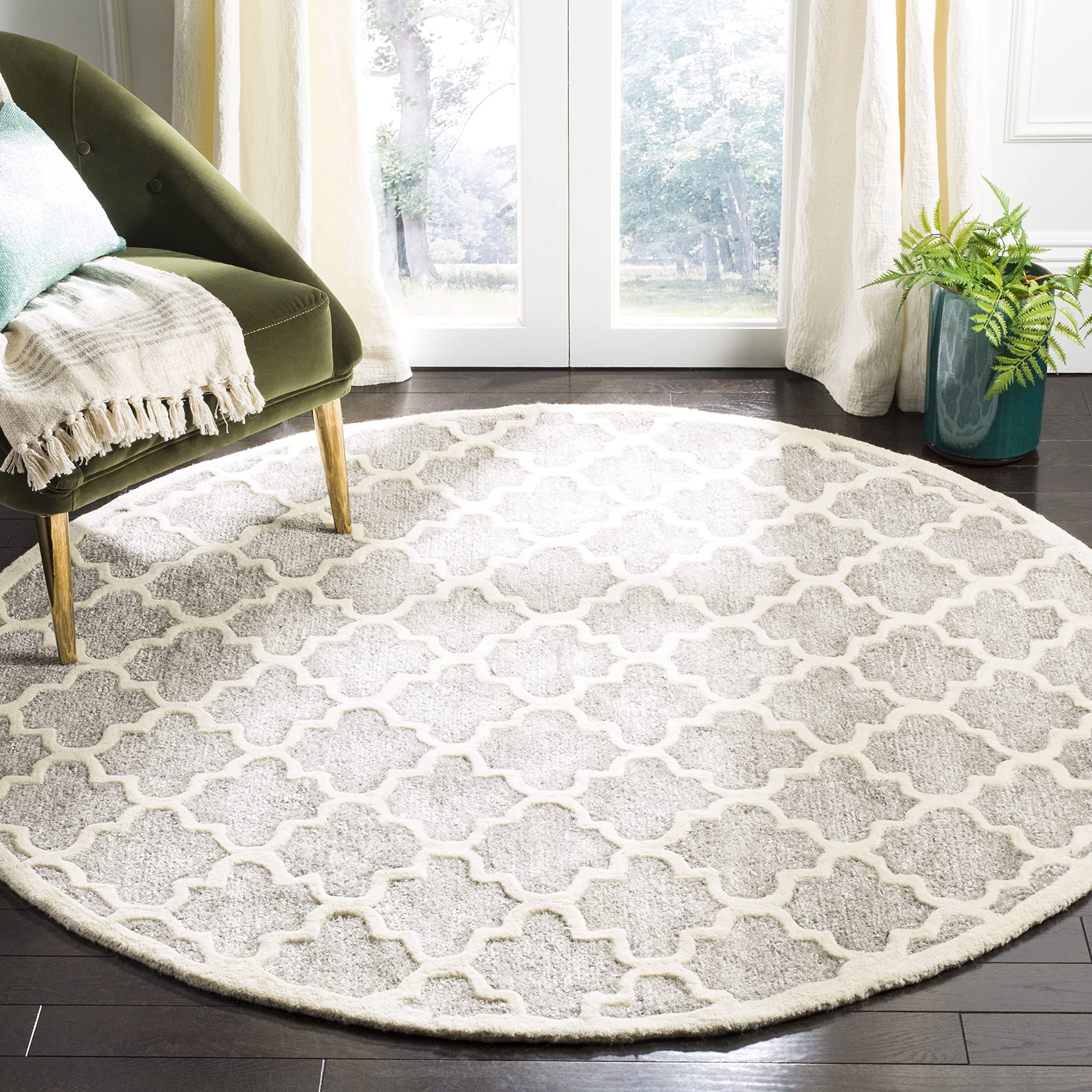 SAFAVIEH Precious Collection Handmade Trellis Area Rug - 6' Round Silver Non-Slip Carpet for Living Room, Bedroom, Dining Room | Durable High Traffic Rug for Home Decor (PRE152G)