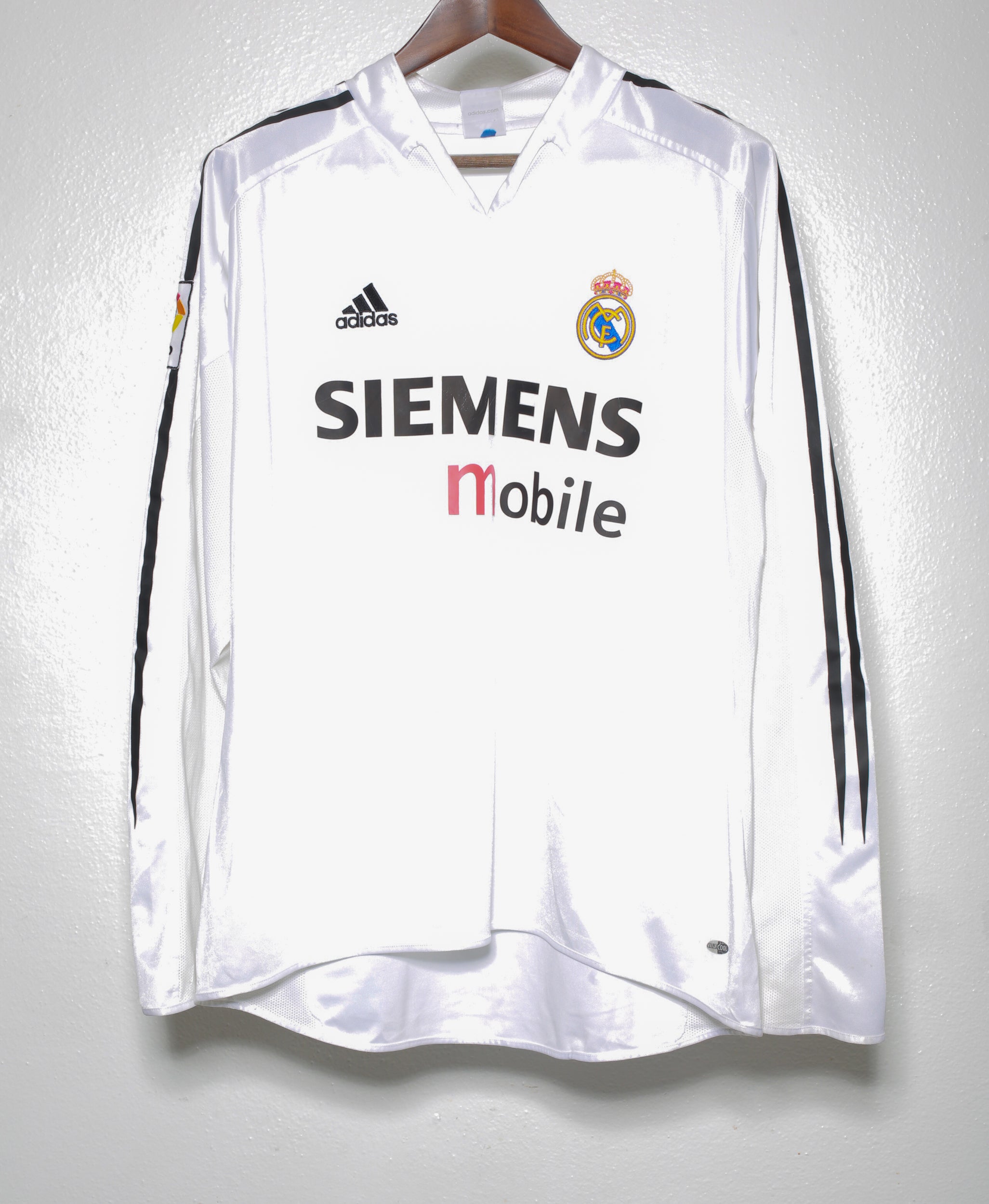 2004 Real Madrid Home Long Sleeve #23 David Beckham Jersey - XL Size for Soccer Fans & Collectors - Perfect for Matches, Gifts & Memorabilia Display