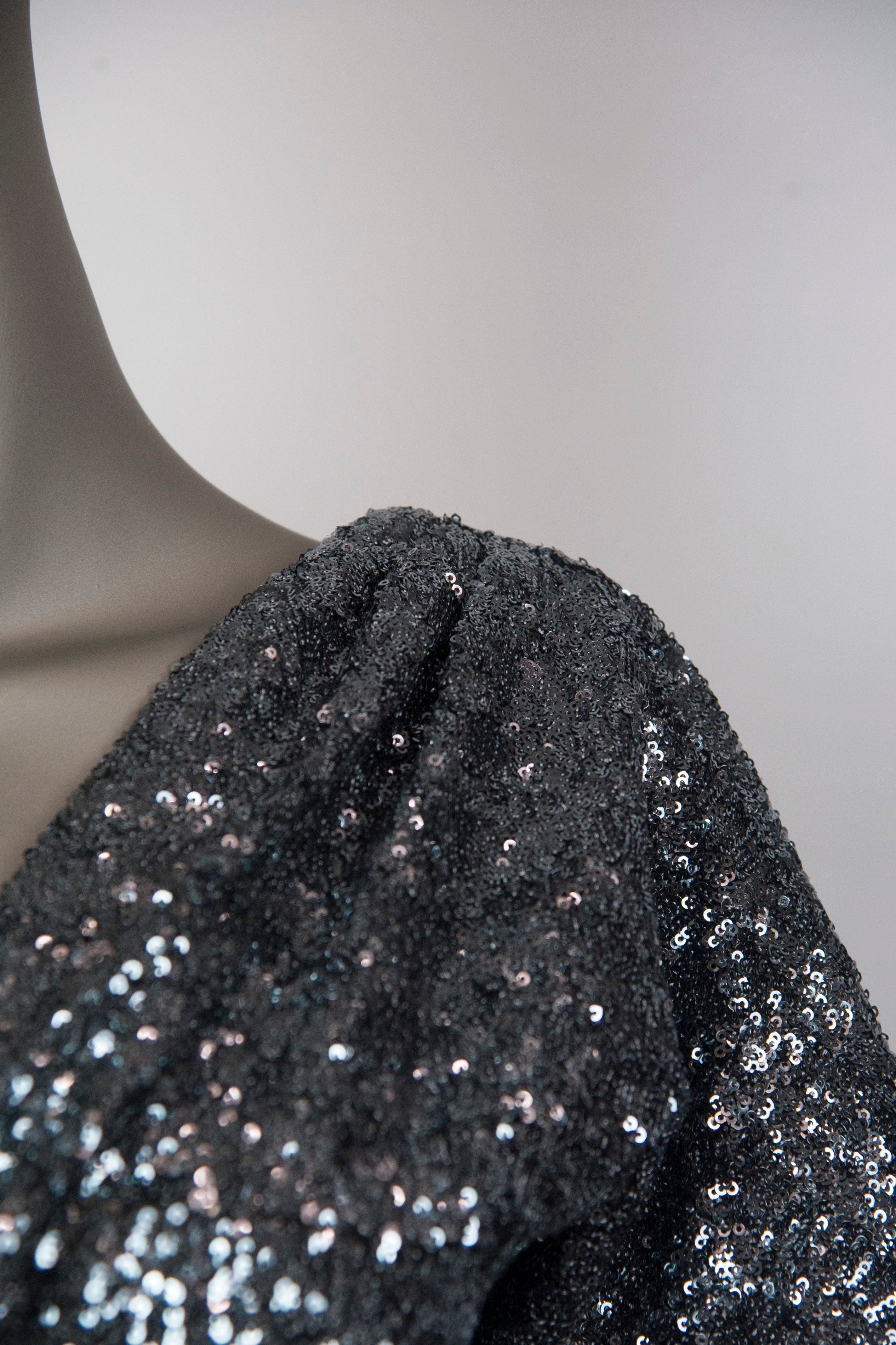N°21 Silver Sequin Short Sleeve Dress Size 40 - Perfect for Evening Parties, Cocktail Events & Special Occasions