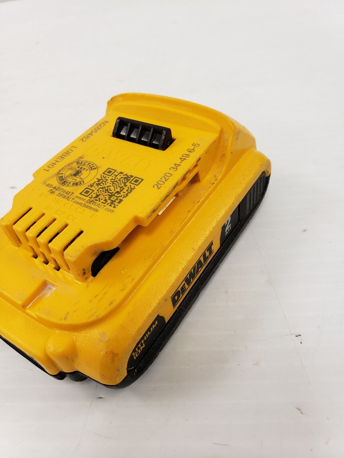 DEWALT DCB203 20V MAX Lithium-Ion Battery 2.0Ah Replacement for Power Tools - Compatible with Drills, Saws, Flashlights & More DIY/Construction Projects
