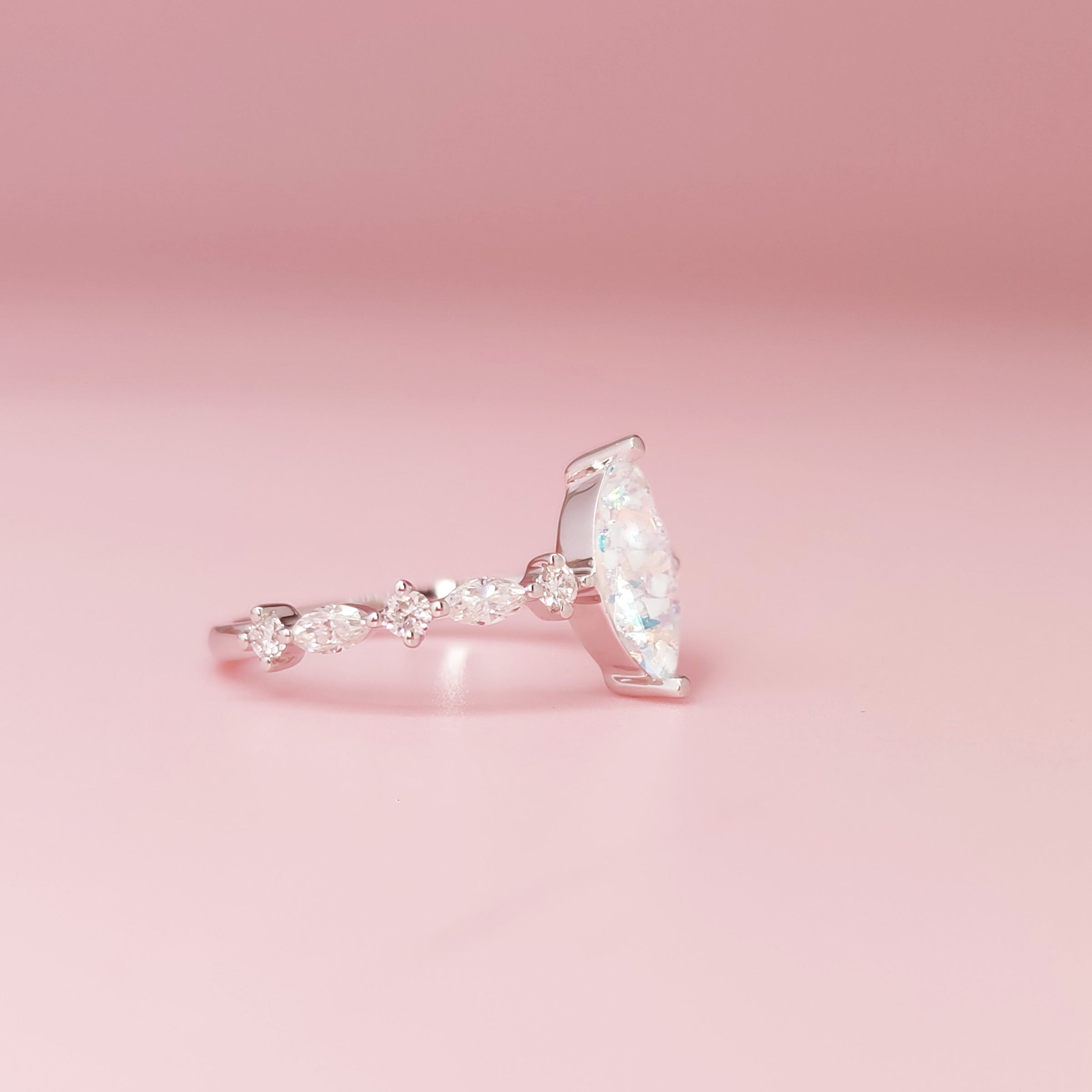 Bonding Beacon: Ashes Ring - Memorial Jewelry for Loved Ones | Perfect for Remembrance Ceremonies, Anniversaries & Healing Gifts