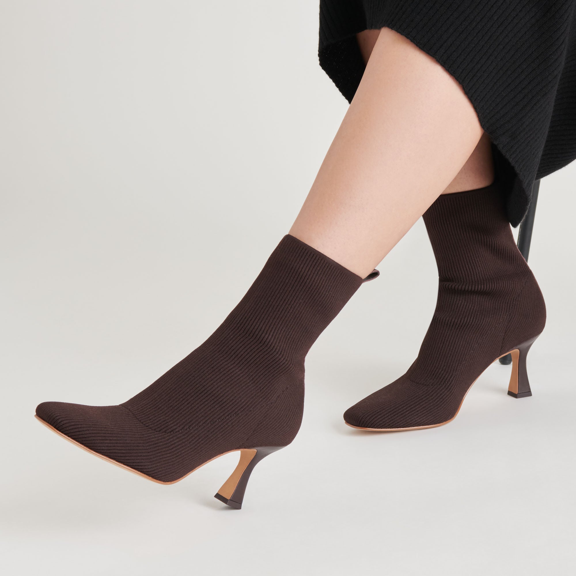 Glamor Knit Boots DK Brown - Women's Fashion Knitted Winter Boots for Casual Wear, Outdoor Walking & Cold Weather Comfort