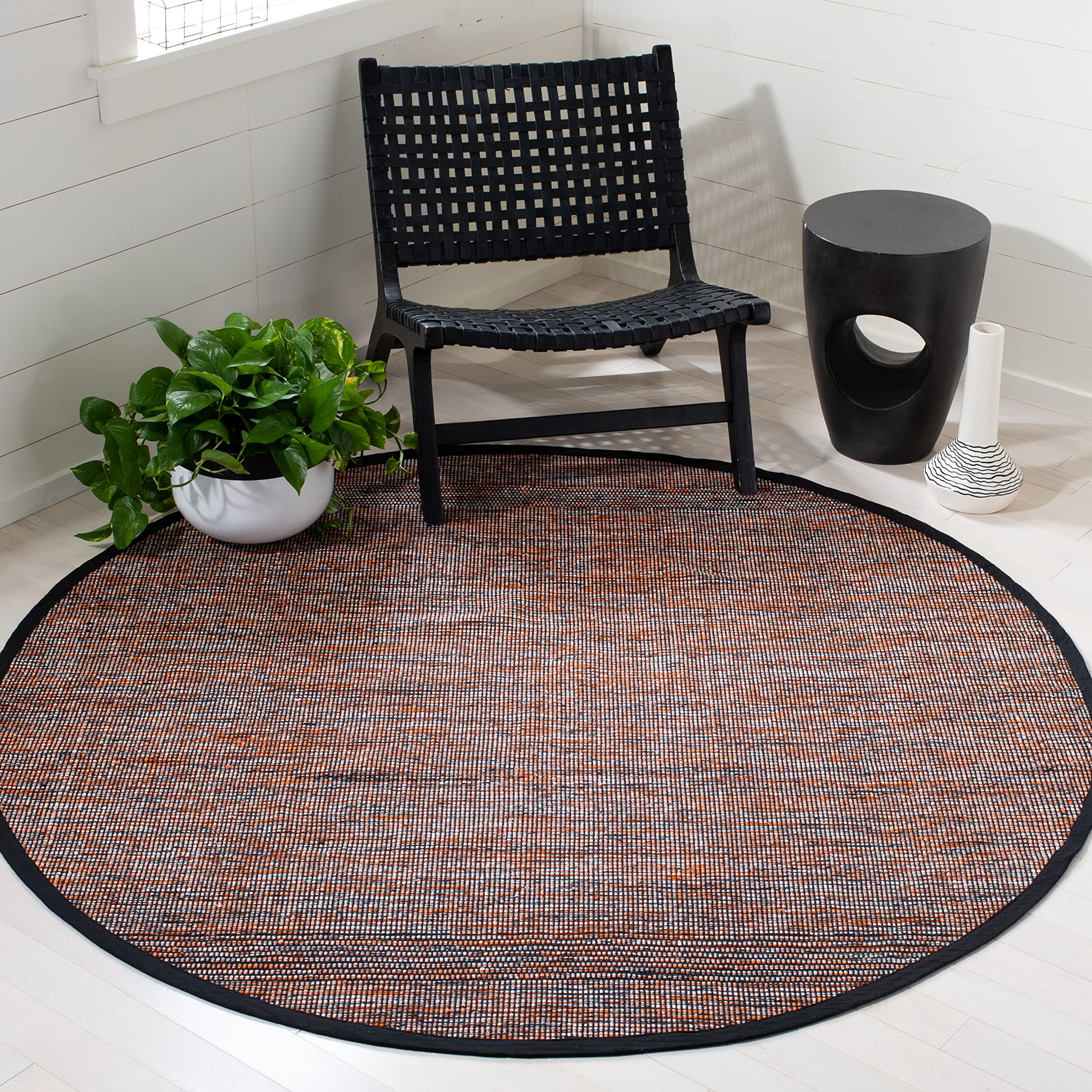 SAFAVIEH Montauk Collection 6-Foot Round Orange & Black Handmade Tassel Cotton Area Rug - MTK620P | Perfect for Living Room, Bedroom & Boho Home Decor