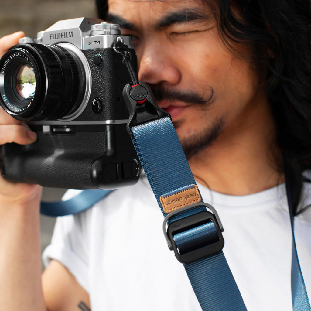 Peak Design Slide Lite Camera Strap - Adjustable & Comfortable Shoulder Strap for DSLR & Mirrorless Cameras (Midnight Black) - Perfect for Travel, Hiking & Outdoor Photography