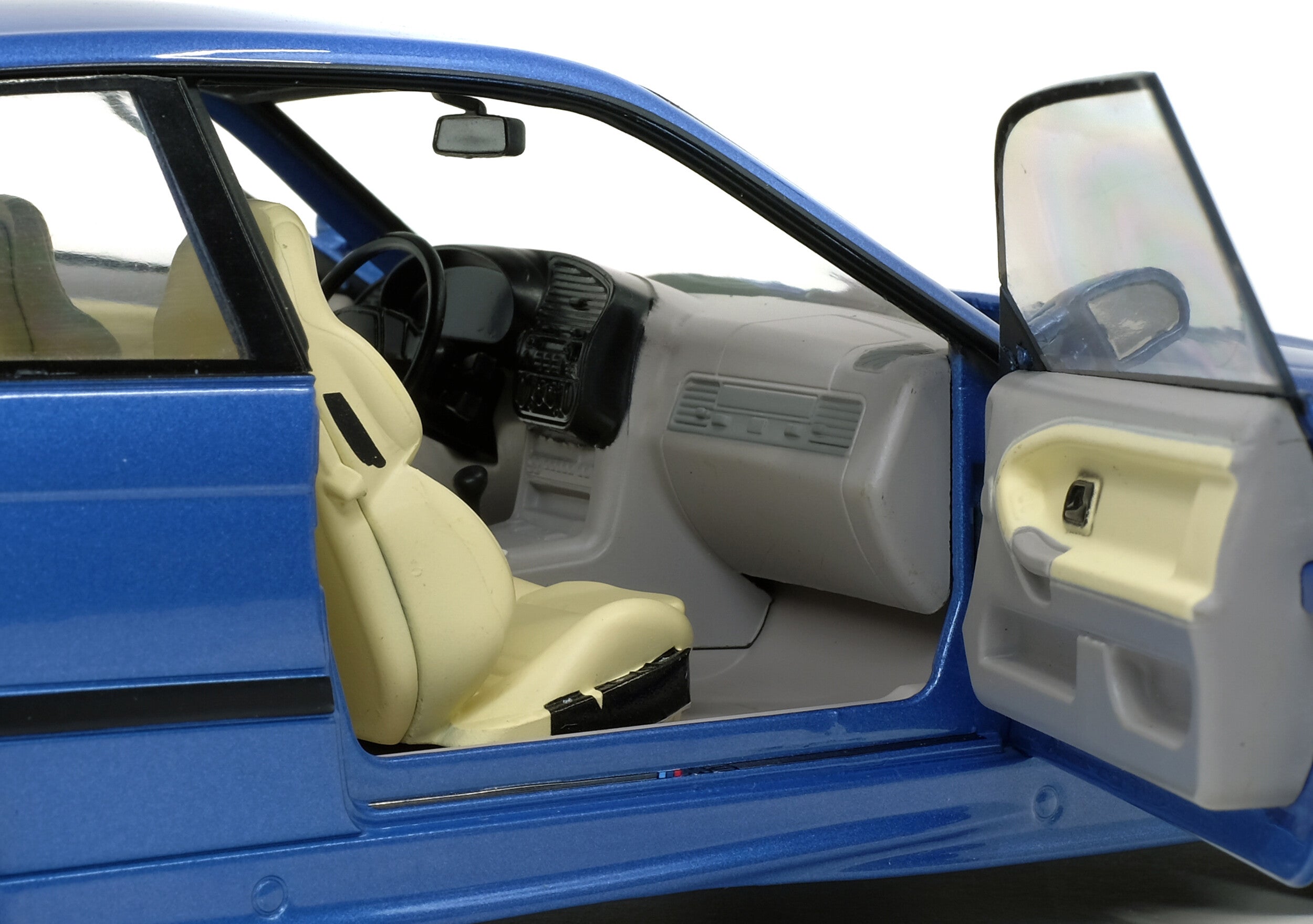 1:18 Scale Solido BMW E36 M3 Coupe Diecast Model Car - Estoril Blue - 1990 Collector's Edition for Display & Racing Enthusiasts