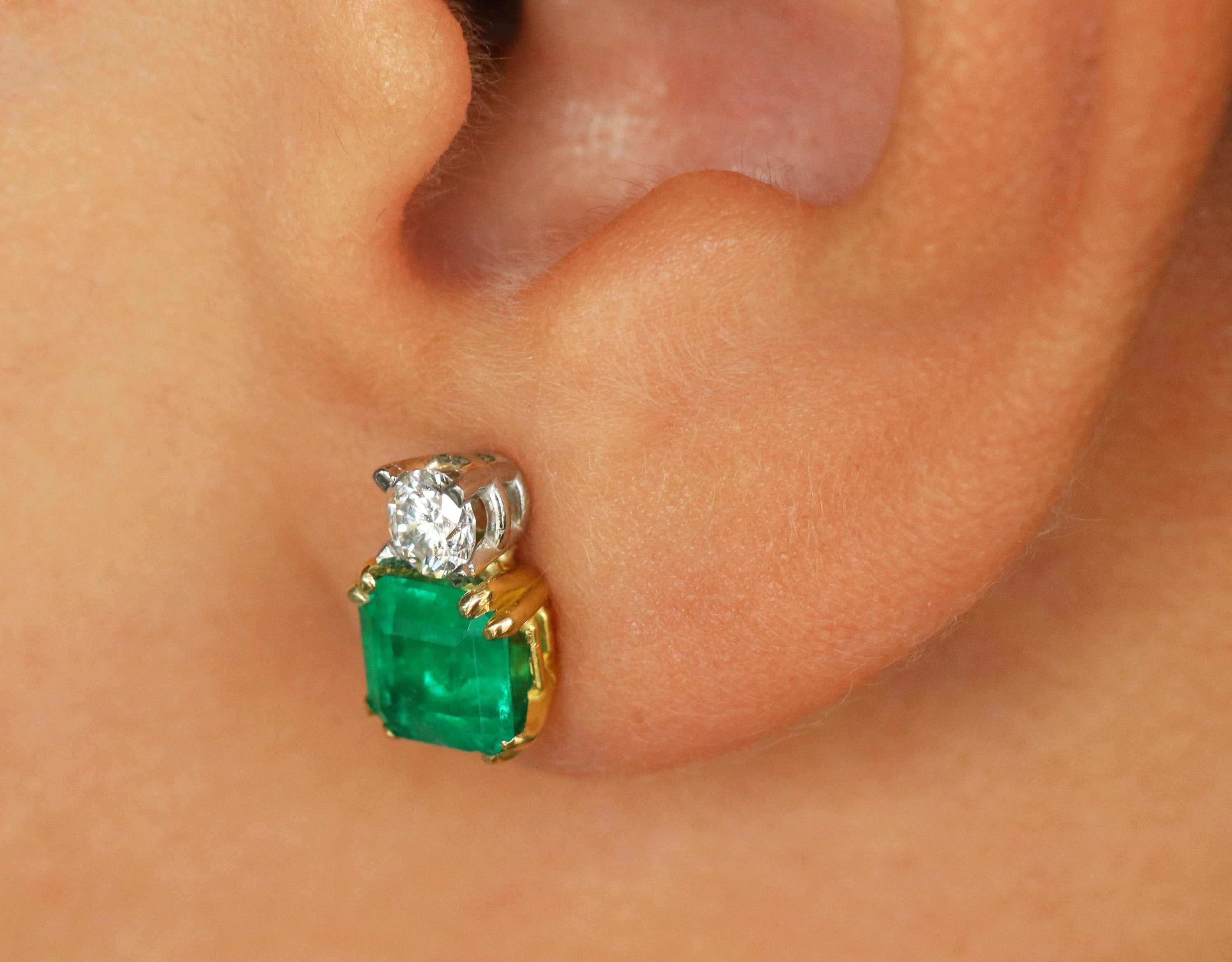 2.75tcw Dark Vivid Green Emerald & VS Diamond Stud Earrings in 18K Gold - Luxury Jewelry for Women, Perfect for Weddings, Parties & Special Occasions