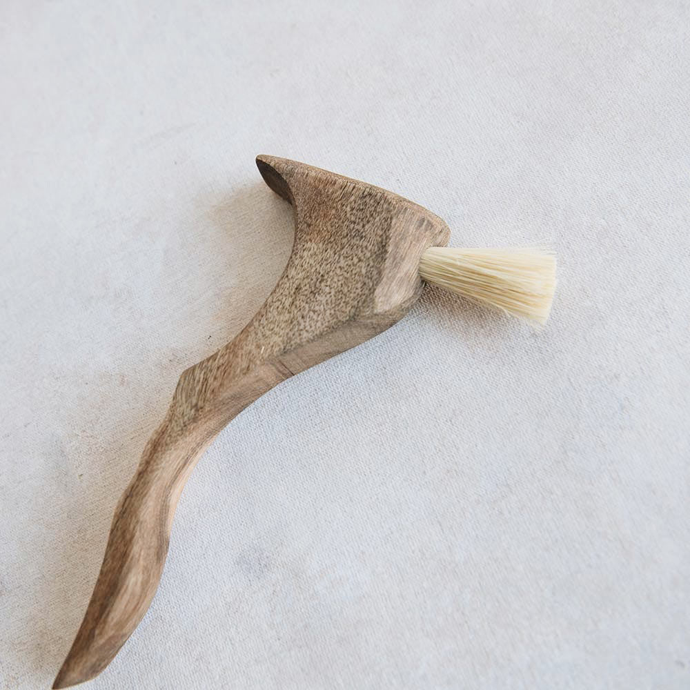 MT0954 Small Wooden Counter Brush - Durable & Eco-Friendly for Kitchen, Bar, and Restaurant Cleaning - Perfect for Countertops, Tables, and Hard Surfaces
