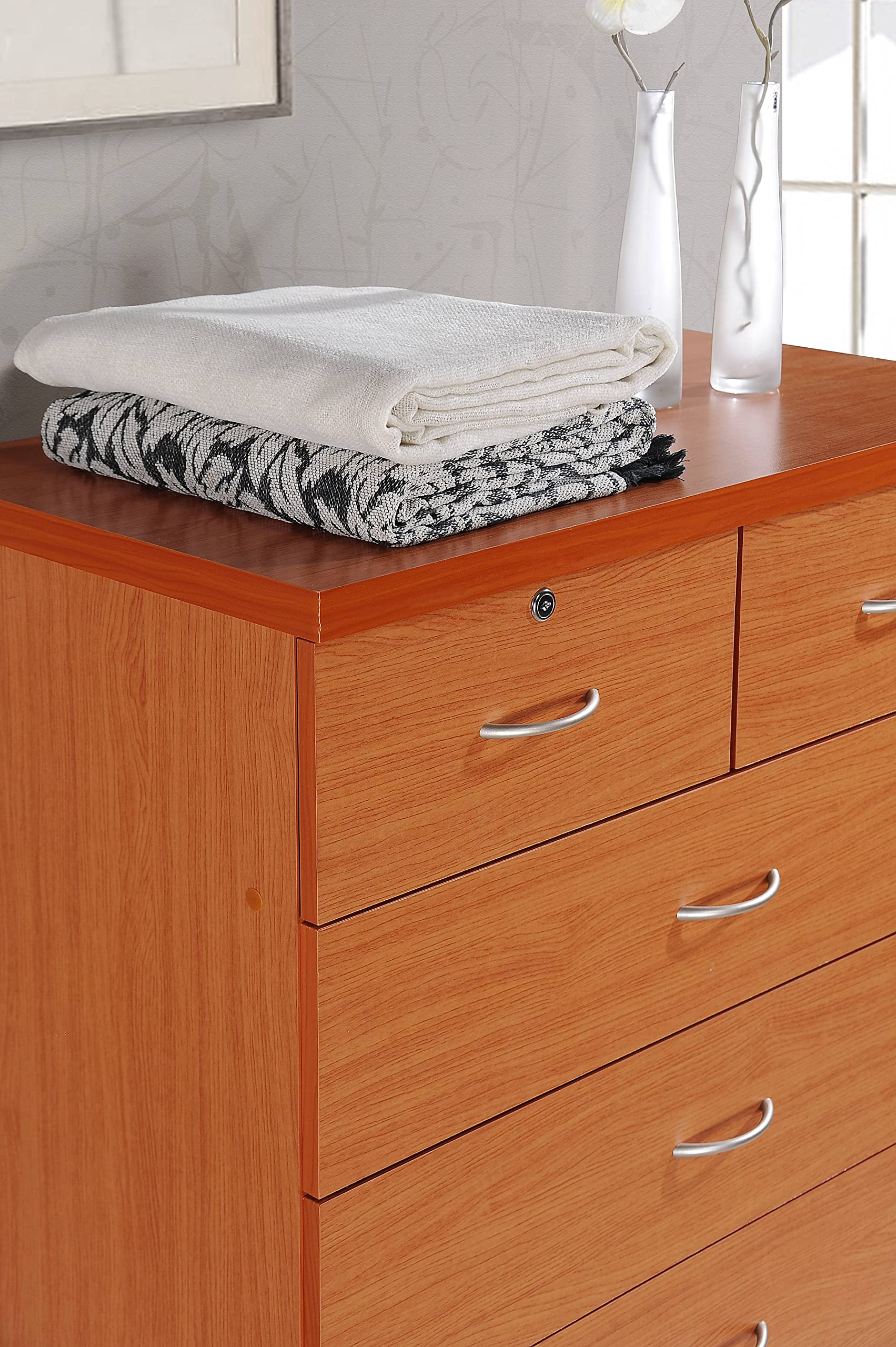 HODEDAH 7-Drawer Wooden Dresser for Bedroom - 31.5 Inch Wide Chest of Drawers with 2 Lockable Top Drawers - Cherry Finish Clothing Storage Organizer - Perfect for Bedroom, Nursery, or Closet Organization