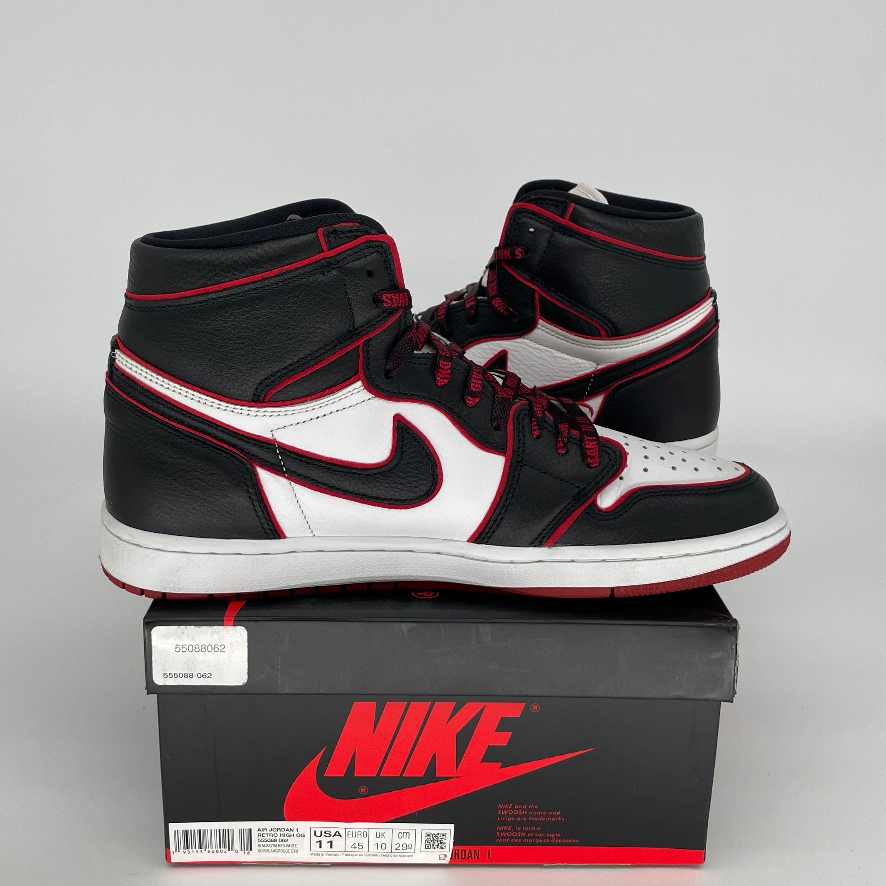 AIR JORDAN 1 BLOODLINE Men's Basketball Shoes Size 11 - 555088-062 | Retro High OG Sneakers for Streetwear & Casual Outfits
