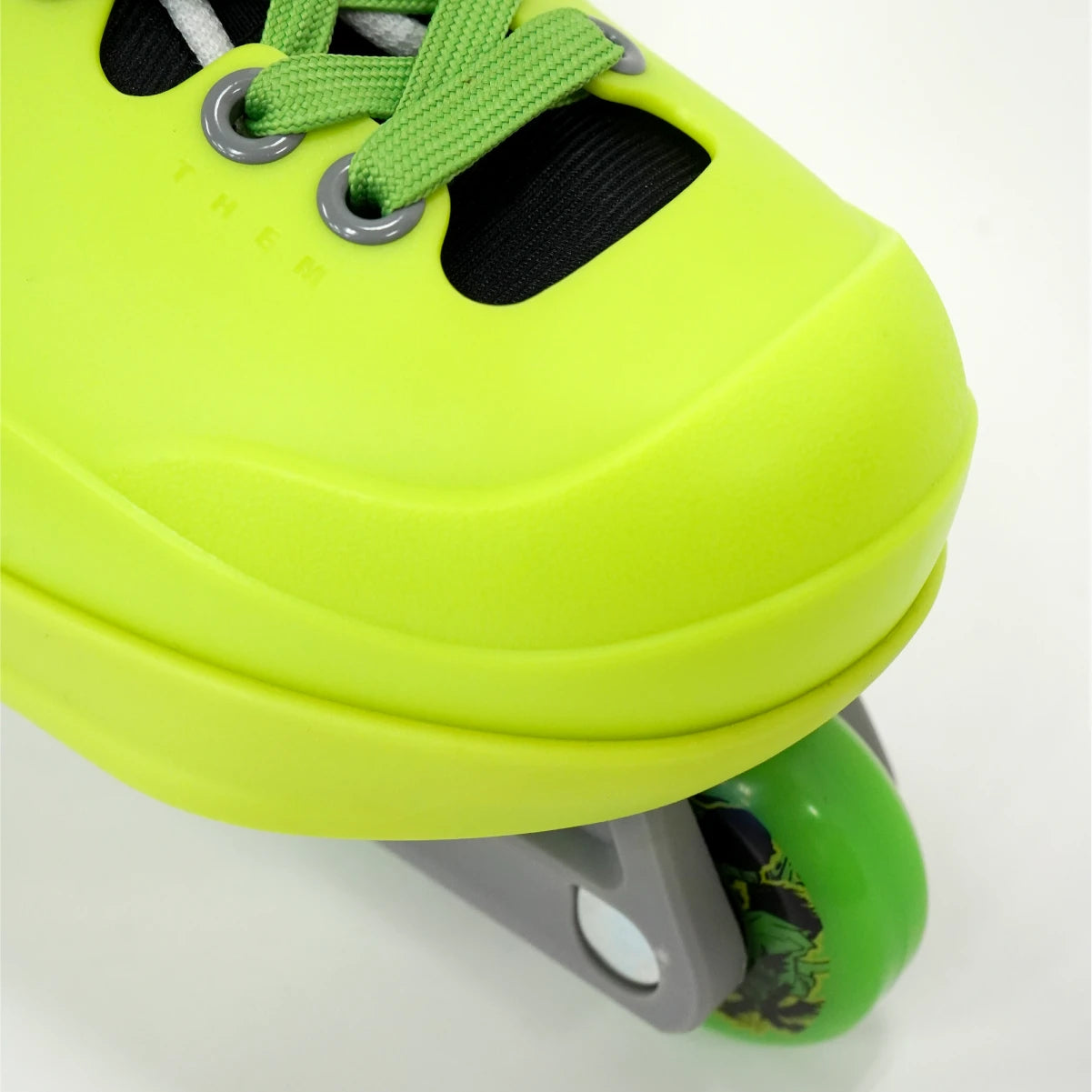 Jet Set Radio Themed Roller Skates - Them 901 Pre Order | Retro-Inspired Quad Skates for Street Skating & Cosplay | Perfect for 90s Nostalgia & Urban Fashion Enthusiasts